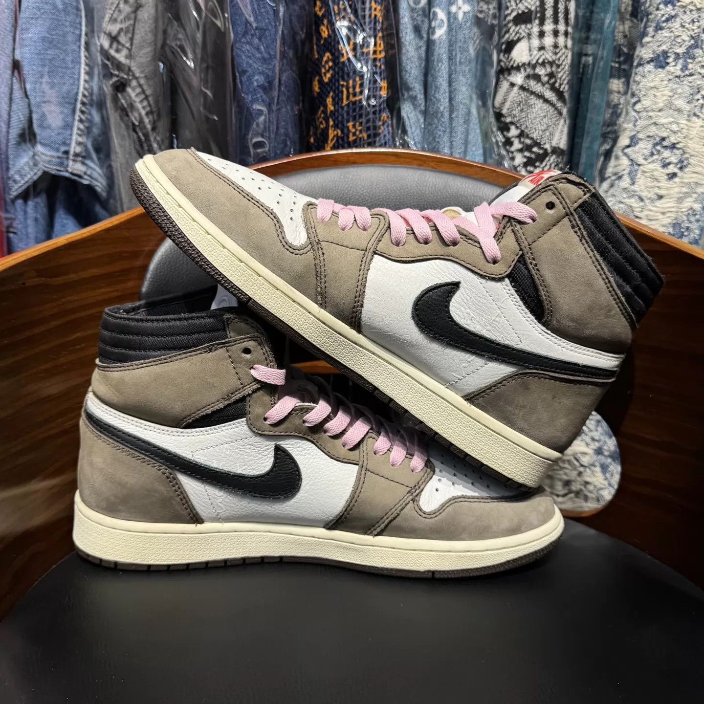 Travis Scott Multi-Color High-Top Sneakers Size 10 Size US 10 / EU 43 - 7 Thumbnail