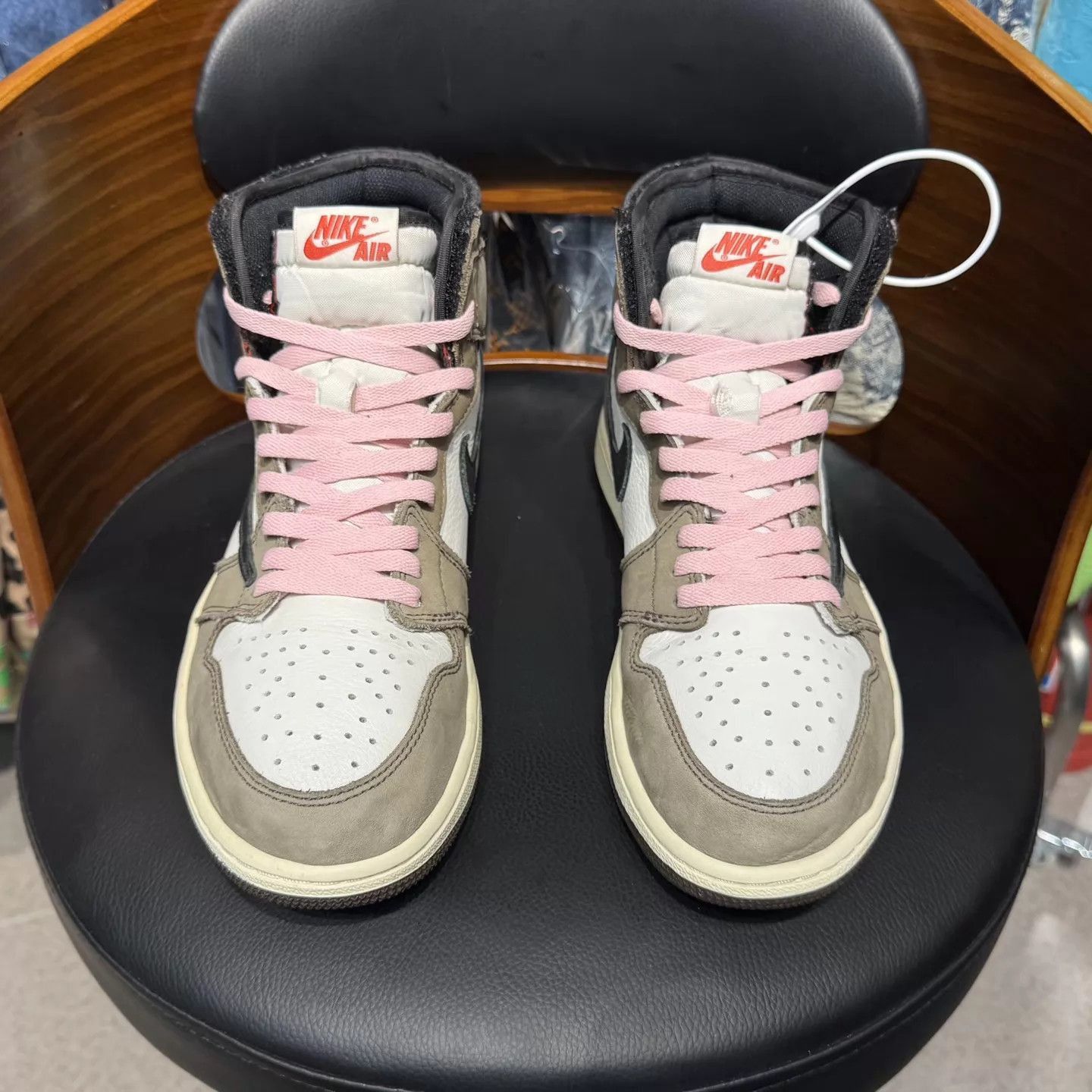 Travis Scott Multi-Color High-Top Sneakers Size 10 Size US 10 / EU 43 - 2 Thumbnail