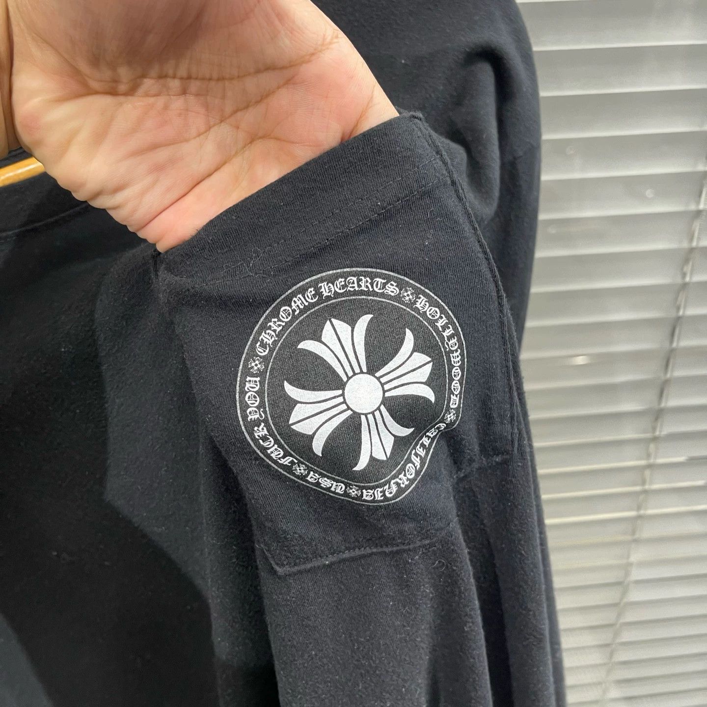 Chrome Hearts Black Long Sleeve Shirt with Pocket and Sleeve Graphics Size US L / EU 52-54 / 3 - 4 Thumbnail