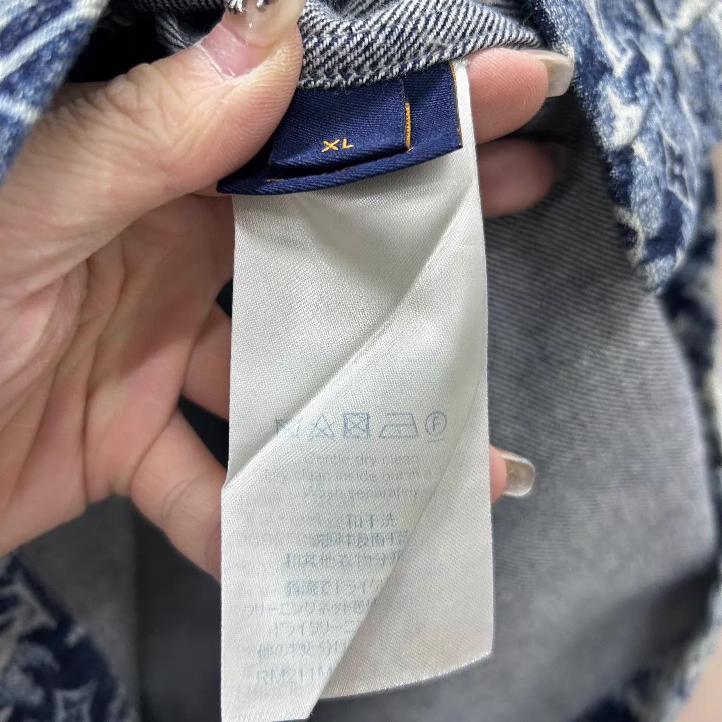 Louis Vuitton Blue Short-Sleeve Button-Up Shirt with Pattern Size US XL / EU 56 / 4 - 4 Thumbnail