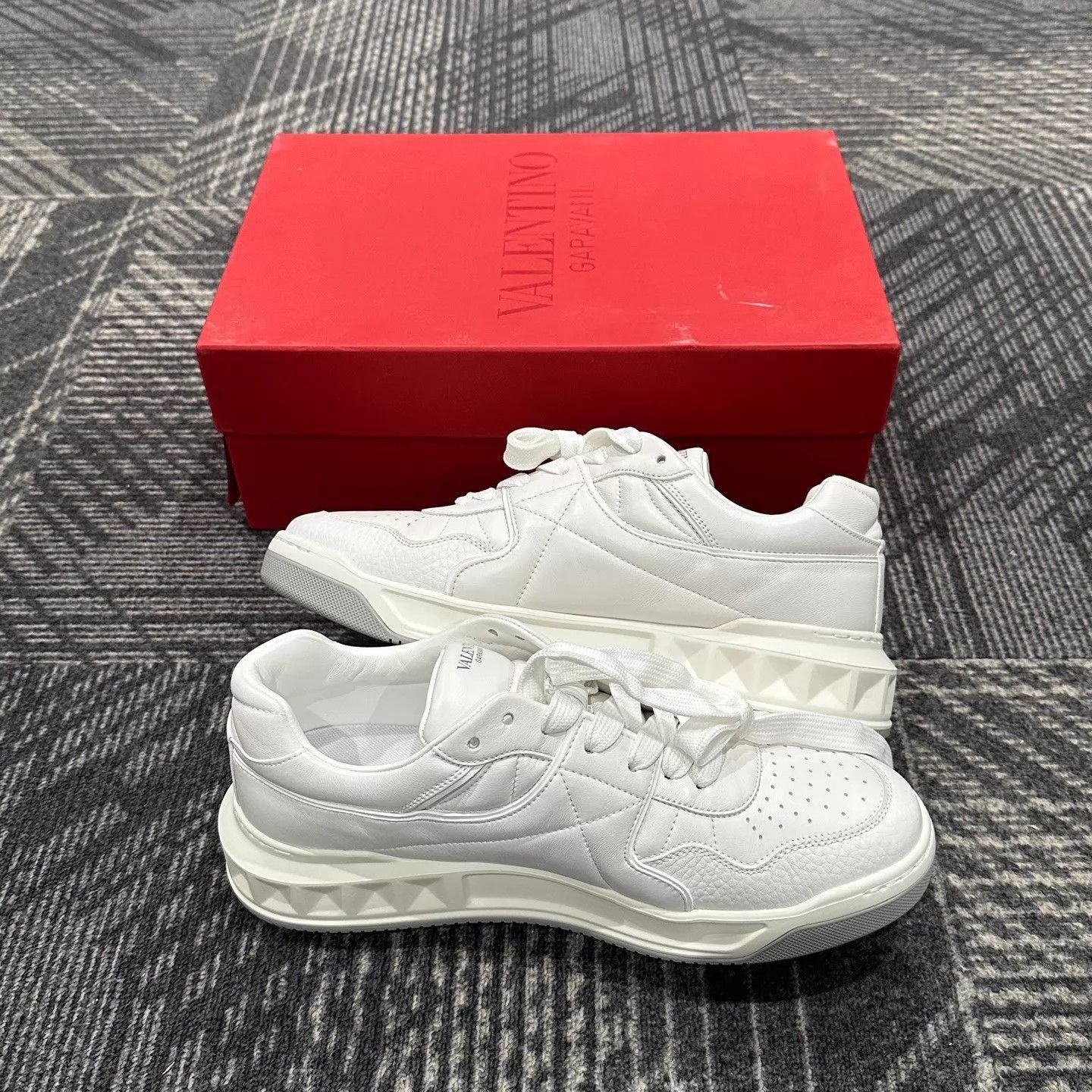 Valentino White Low-Top Sneakers Size 9 Size US 9 / EU 42 - 5 Thumbnail