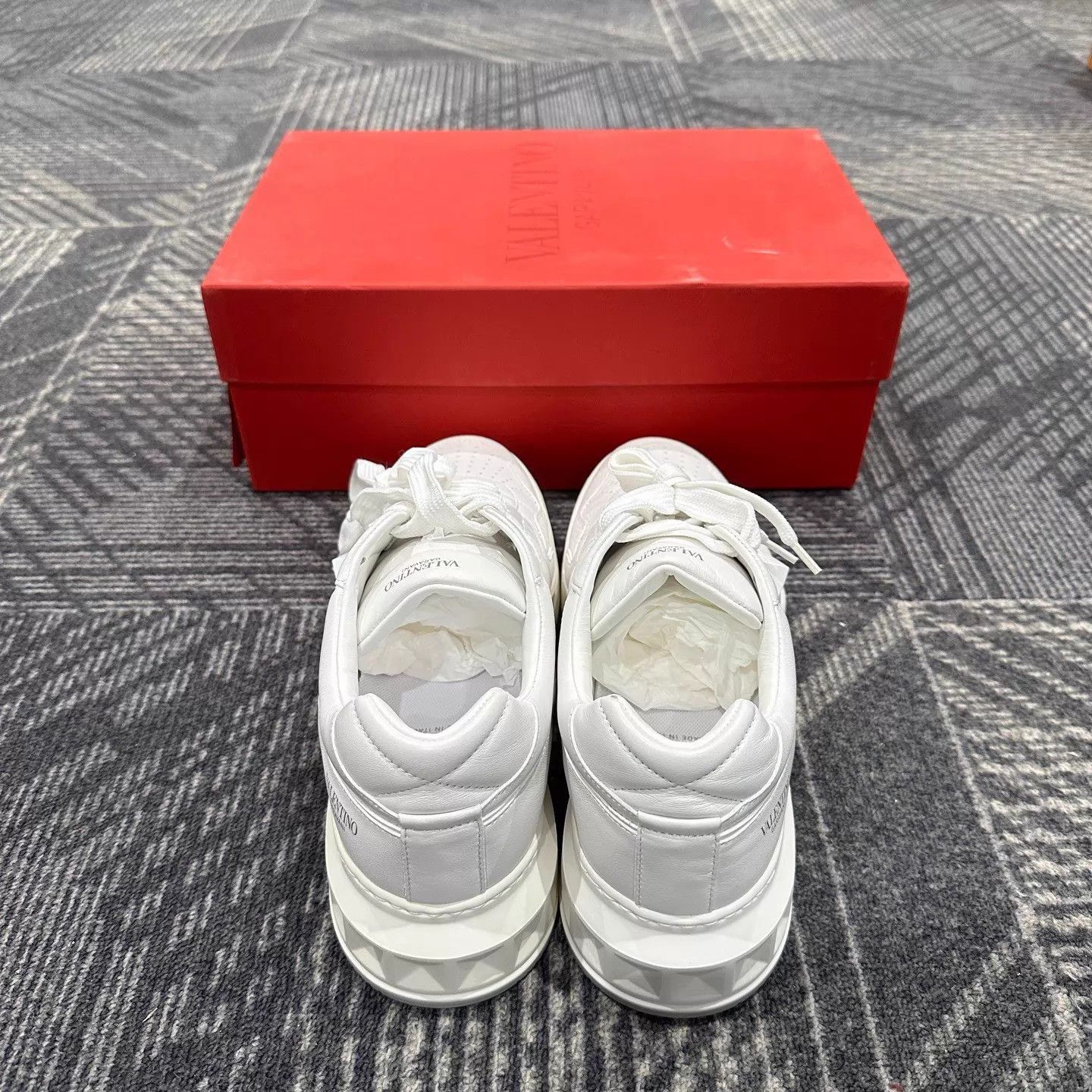 Valentino White Low-Top Sneakers Size 9 Size US 9 / EU 42 - 3 Thumbnail