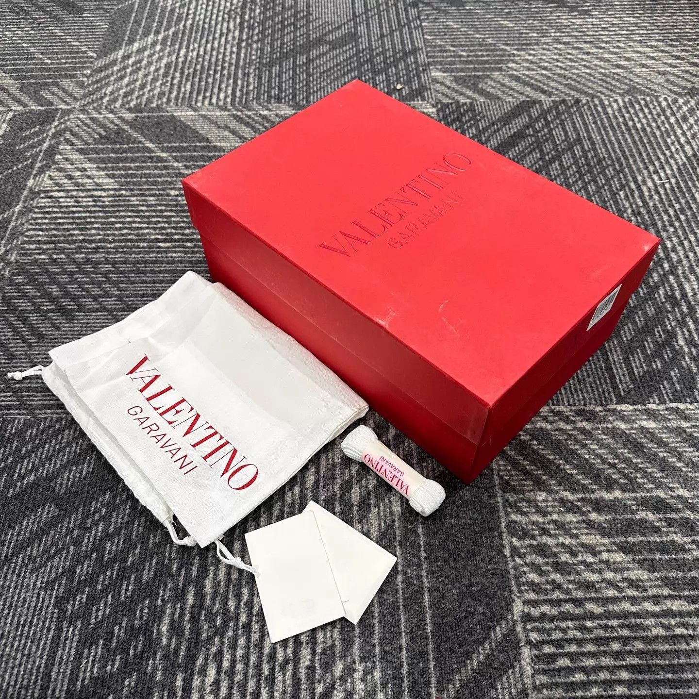 Valentino White Low-Top Sneakers Size 9 Size US 9 / EU 42 - 8 Thumbnail