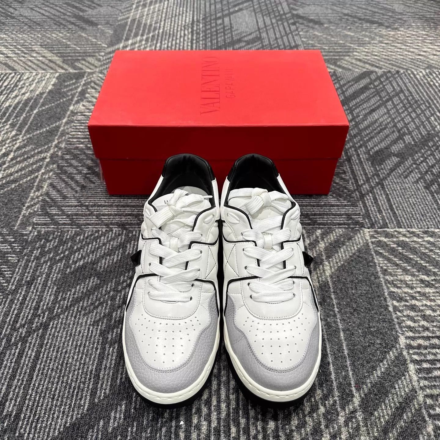 Valentino Multi Color Low-Top Sneakers Size 11 Size US 11 / EU 44 - 2 Thumbnail