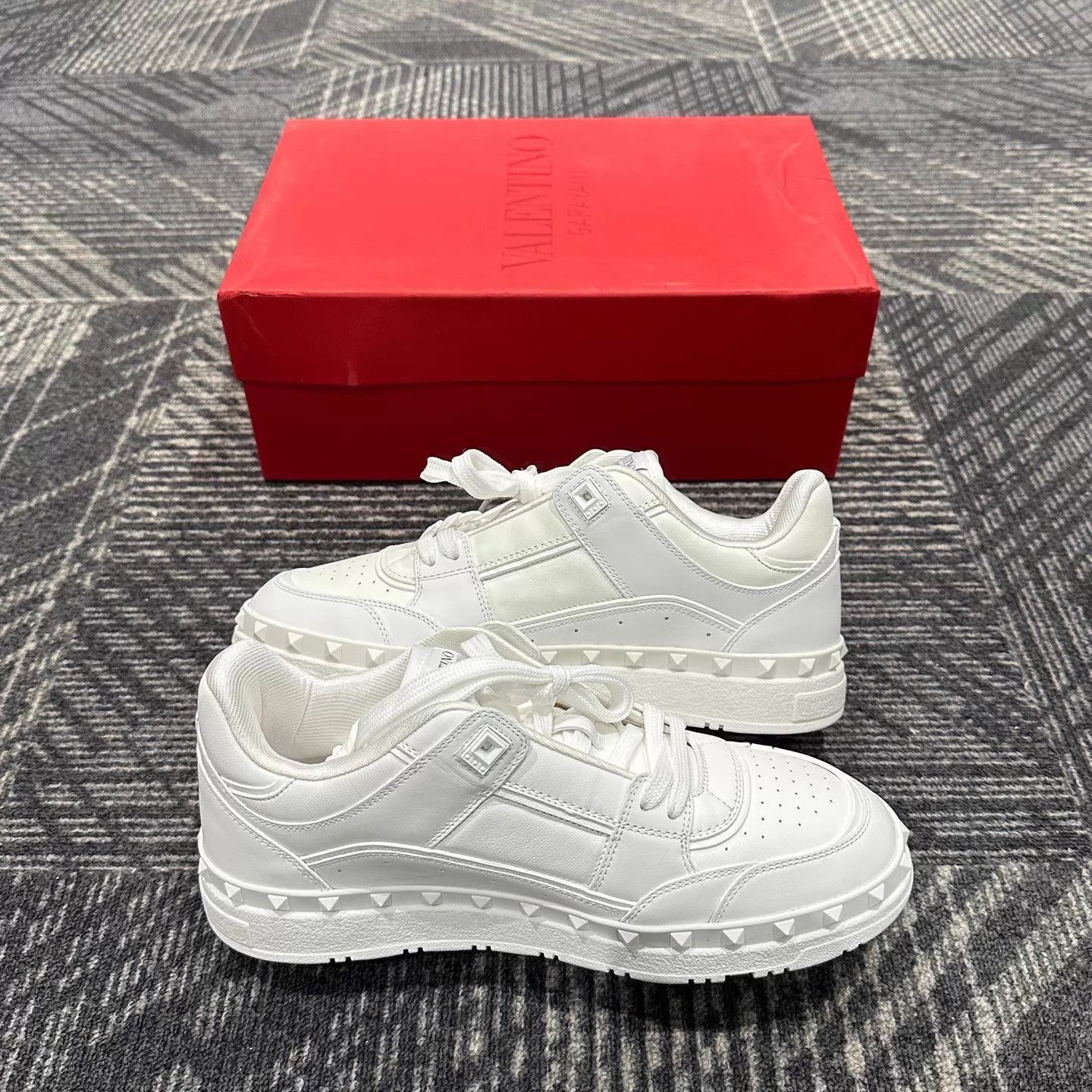 Valentino White Low-Top Sneakers Size 8 Size US 8 / EU 41 - 5 Thumbnail