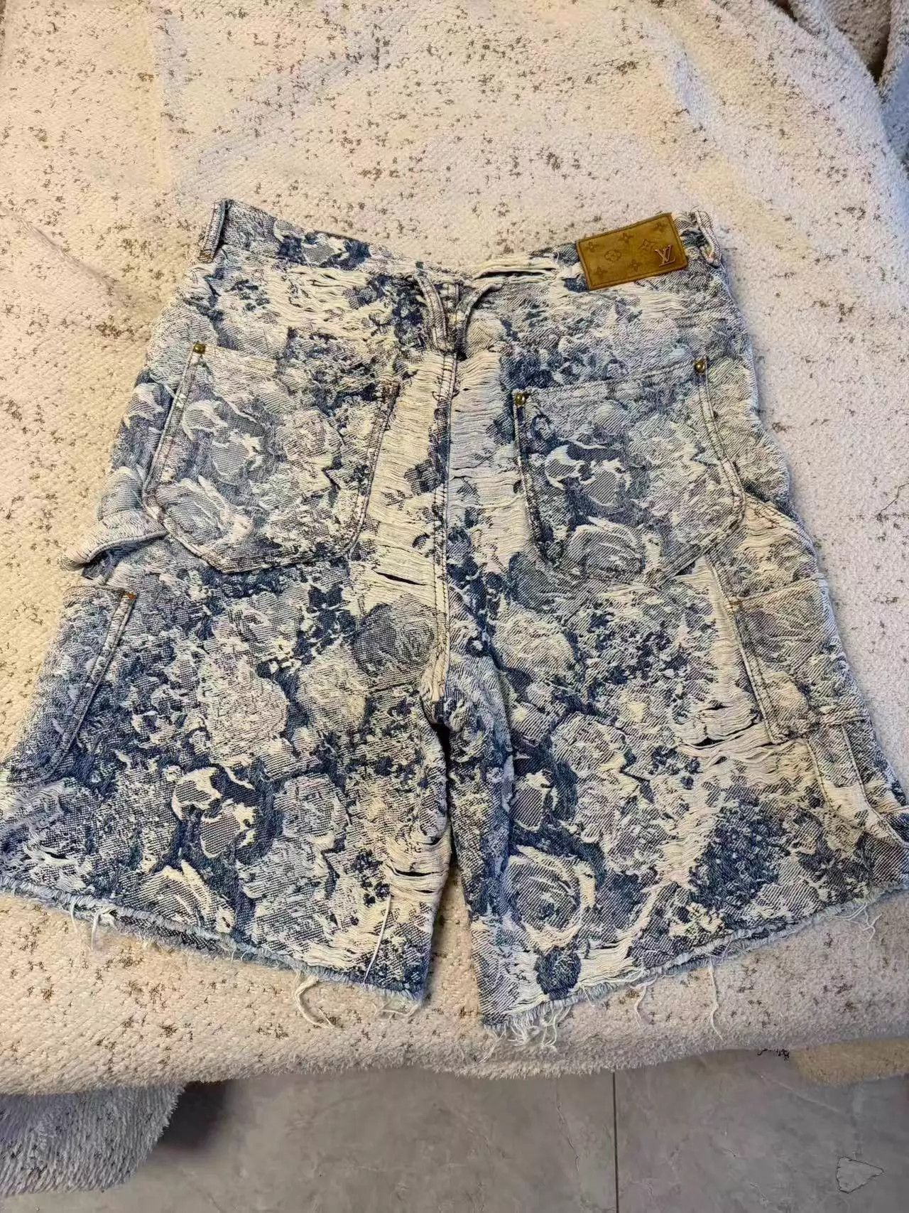 Louis Vuitton Distressed Blue Denim Shorts with Floral Pattern Size US 30 / EU 46 - 2 Thumbnail