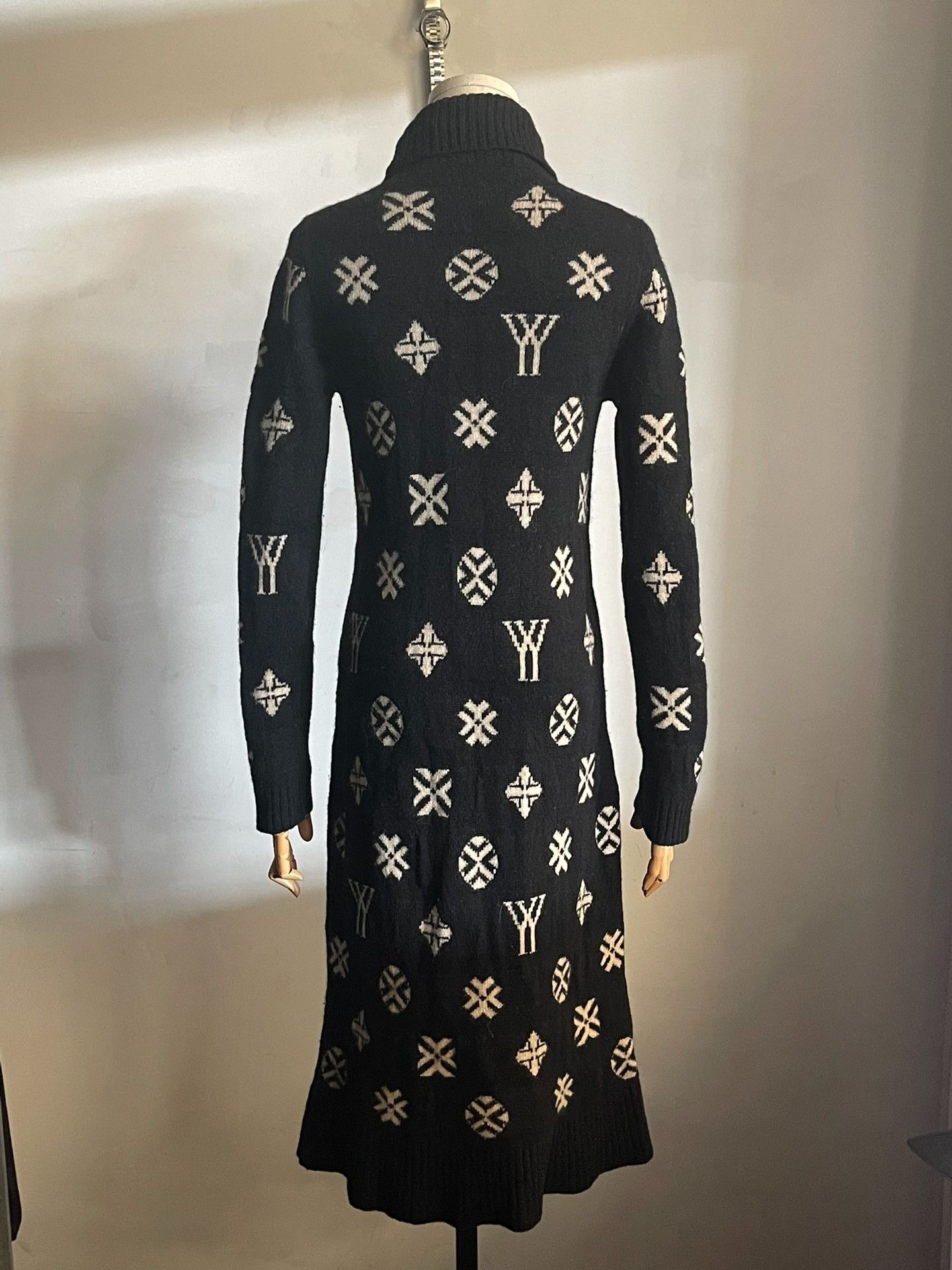 Yohji Yamamoto Yohji Yamamoto 07FW LV Parody Sweater Size M / US 6-8 / IT 42-44 - 2 Thumbnail