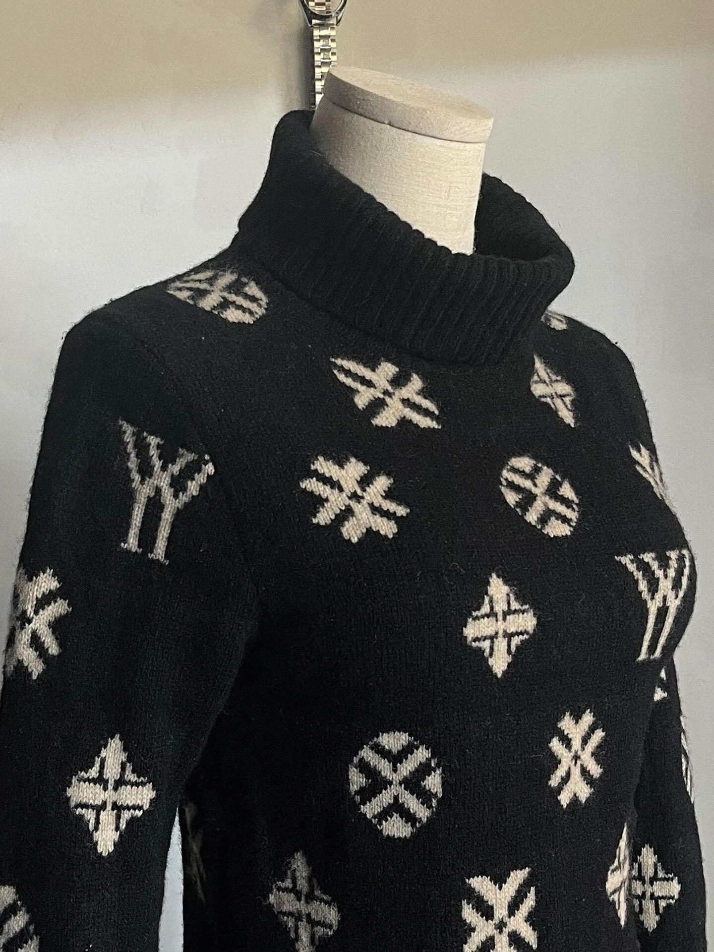 Yohji Yamamoto Yohji Yamamoto 07FW LV Parody Sweater Size M / US 6-8 / IT 42-44 - 3 Thumbnail