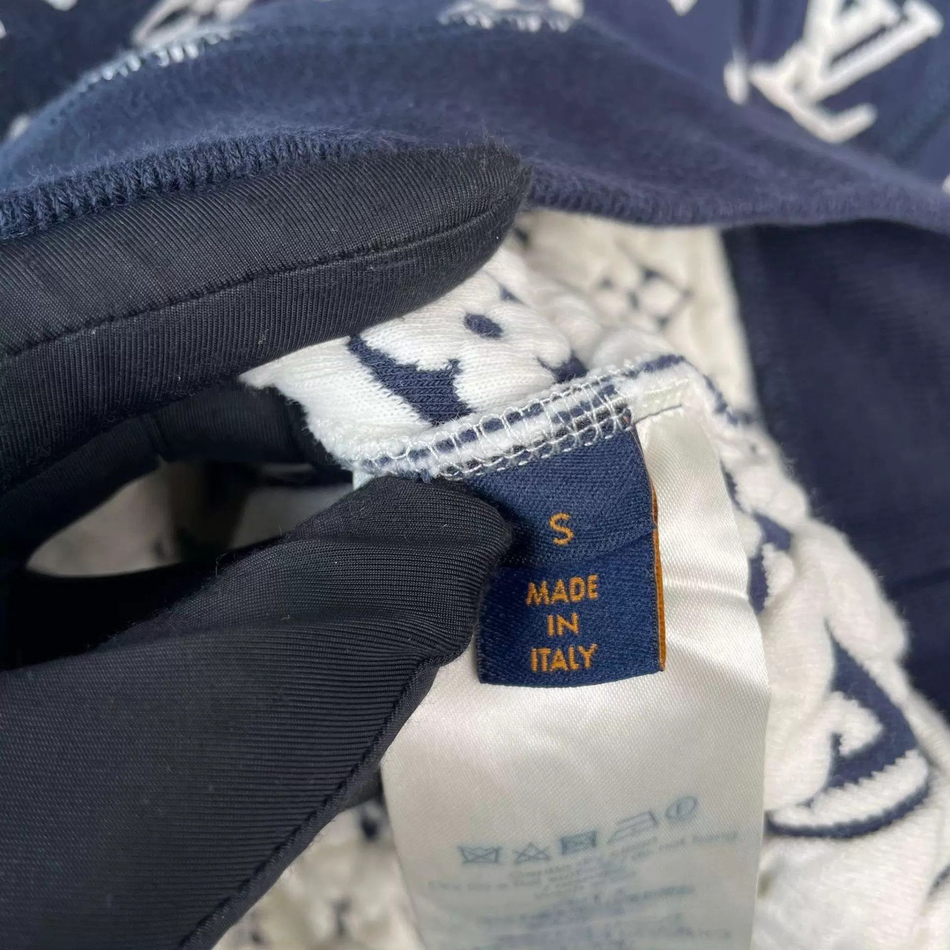 Louis Vuitton Blue Patterned Long Sleeve Sweatshirt (Size S) Size US S / EU 44-46 / 1 - 4 Thumbnail