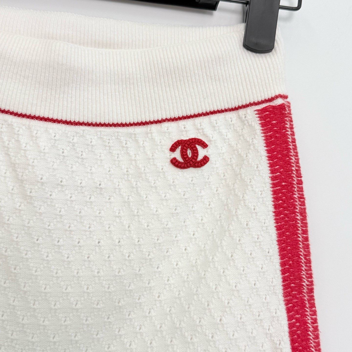 Chanel Chanel Red White Contrast Knit Shorts Size 34" / US 12 / IT 48 - 2 Thumbnail
