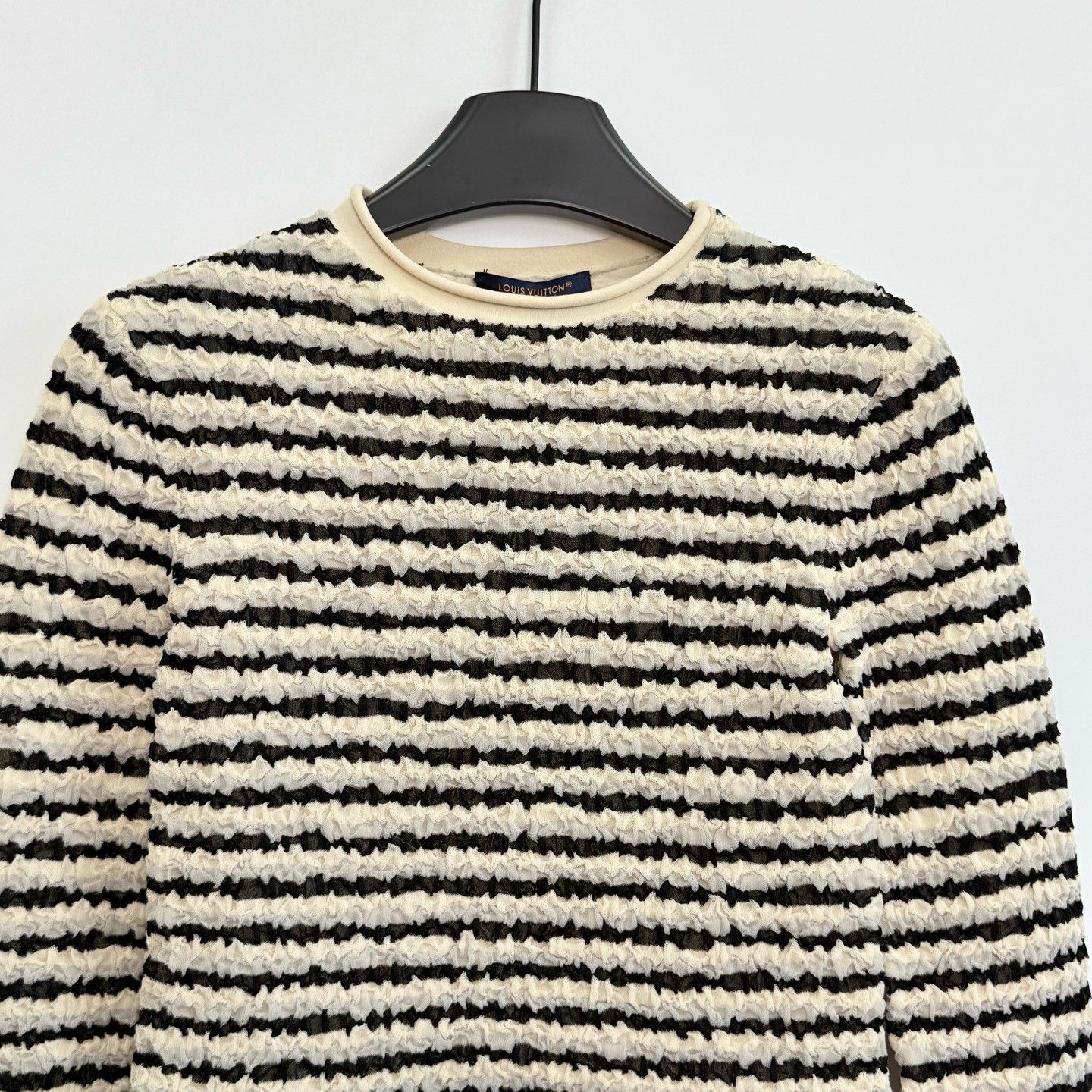 Louis Vuitton LV Pleated Texture Horizontal Stripe T-shirt Size XS / US 0-2 / IT 36-38 - 2 Thumbnail