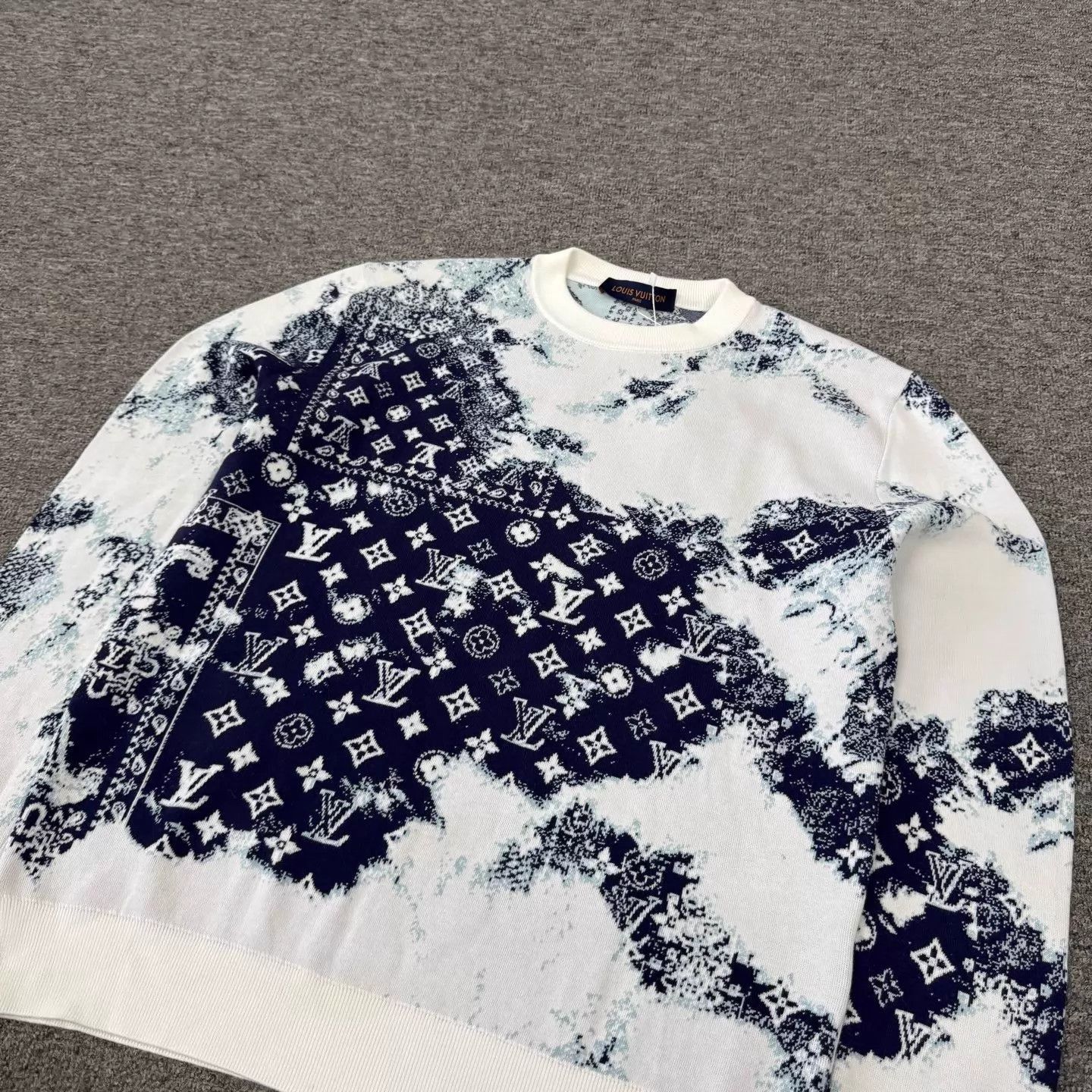 Louis Vuitton Multi Pattern Long Sleeve Crew Neck Sweatshirt M Size US M / EU 48-50 / 2 - 3 Thumbnail
