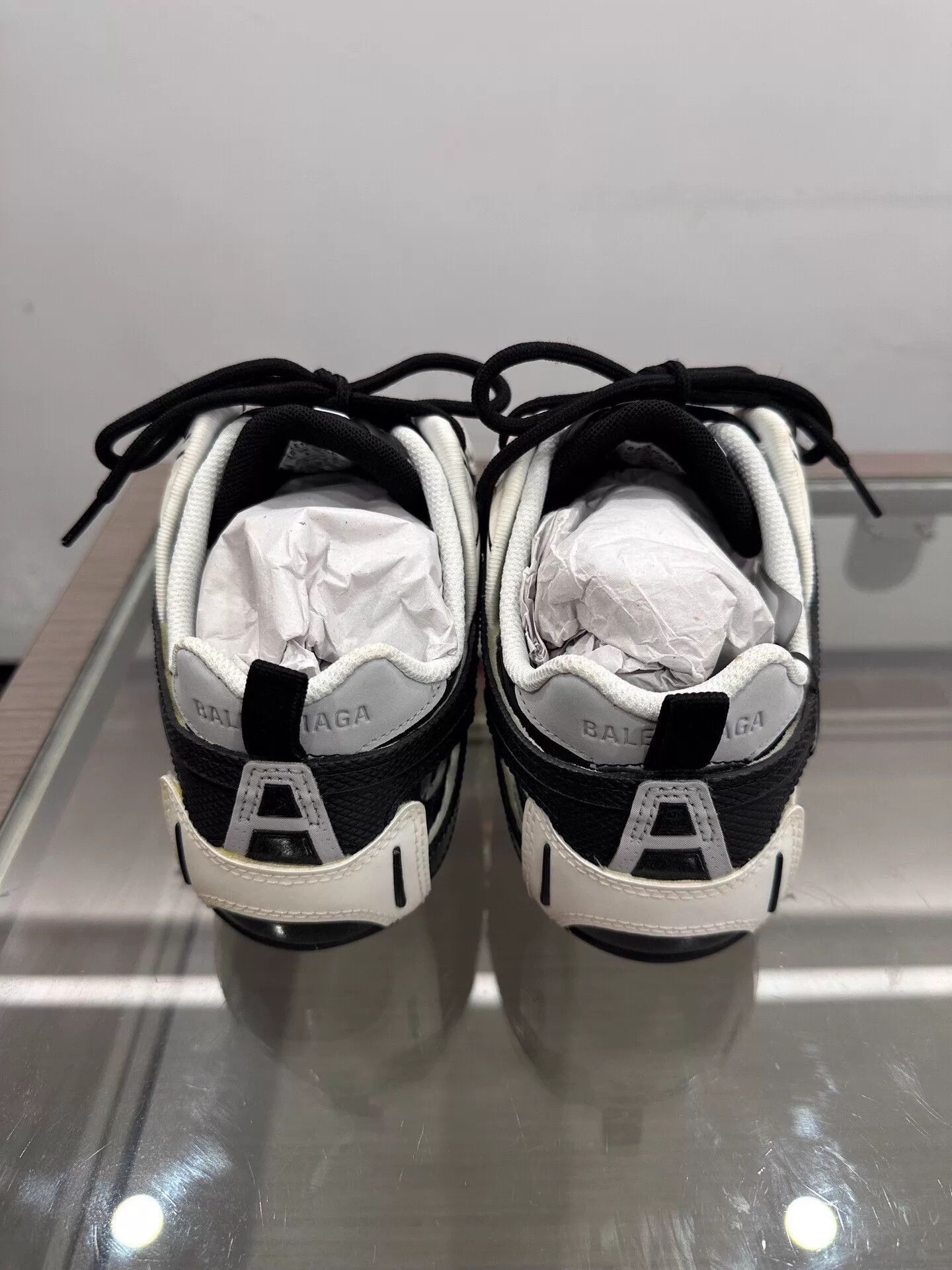 Balenciaga Multi Color Low-Top Sneakers Size 7 Size US 7 / EU 40 - 5 Thumbnail