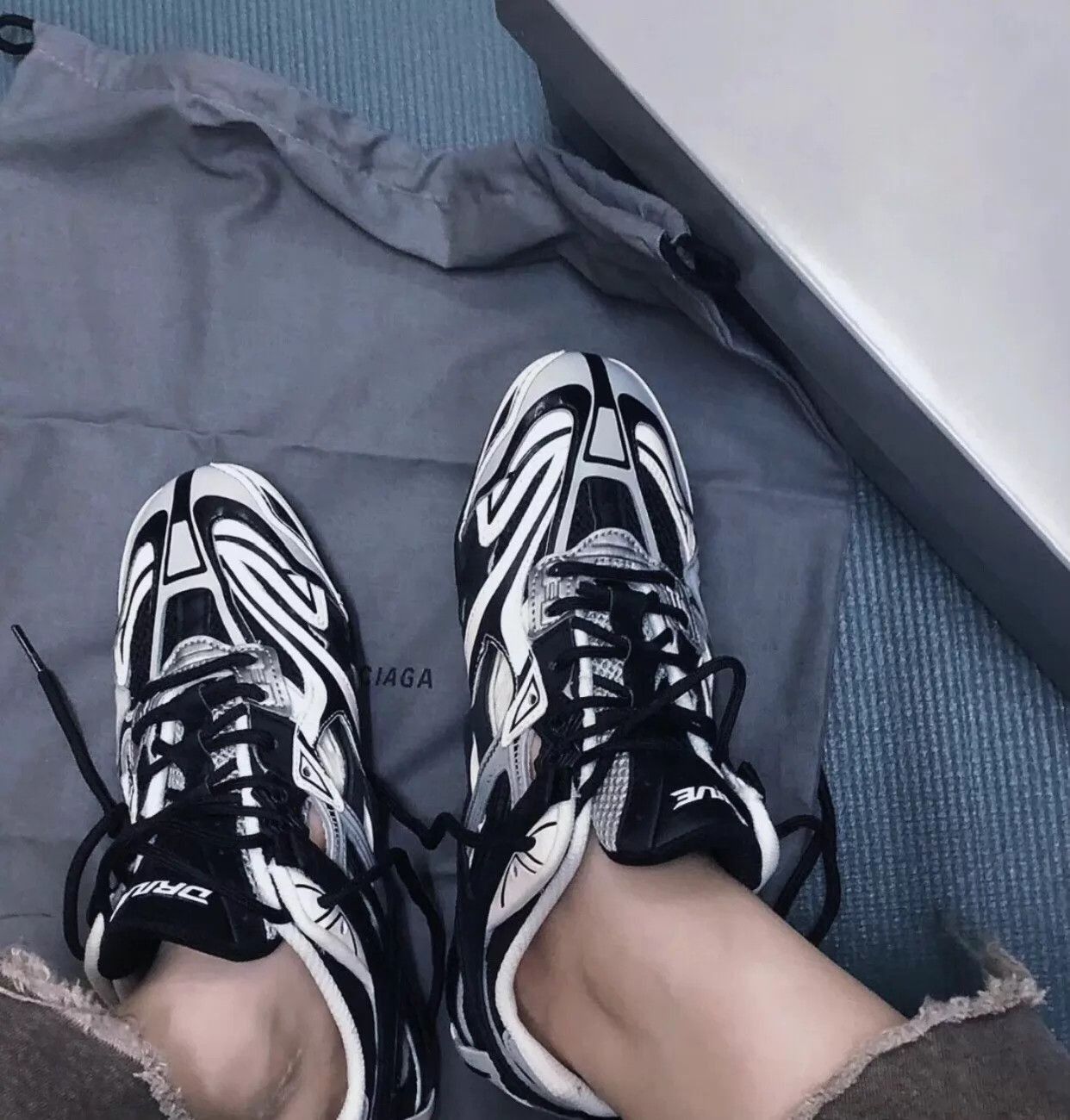 Balenciaga Multi Color Low-Top Sneakers Size 7 Size US 7 / EU 40 - 2 Thumbnail