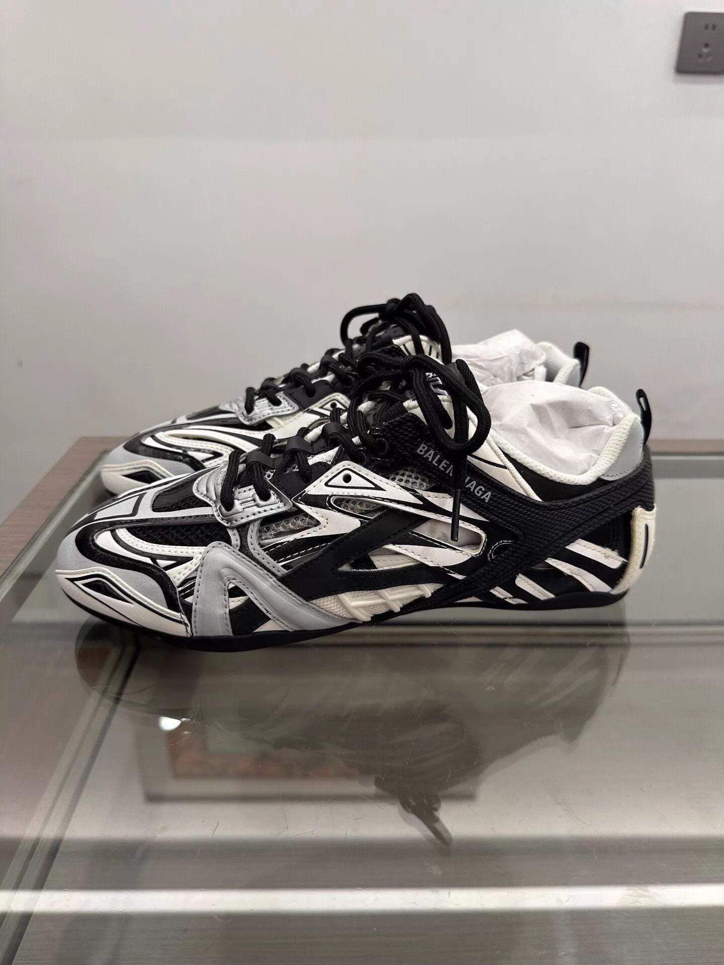 Balenciaga Multi Color Low-Top Sneakers Size 7 Size US 7 / EU 40 - 4 Thumbnail