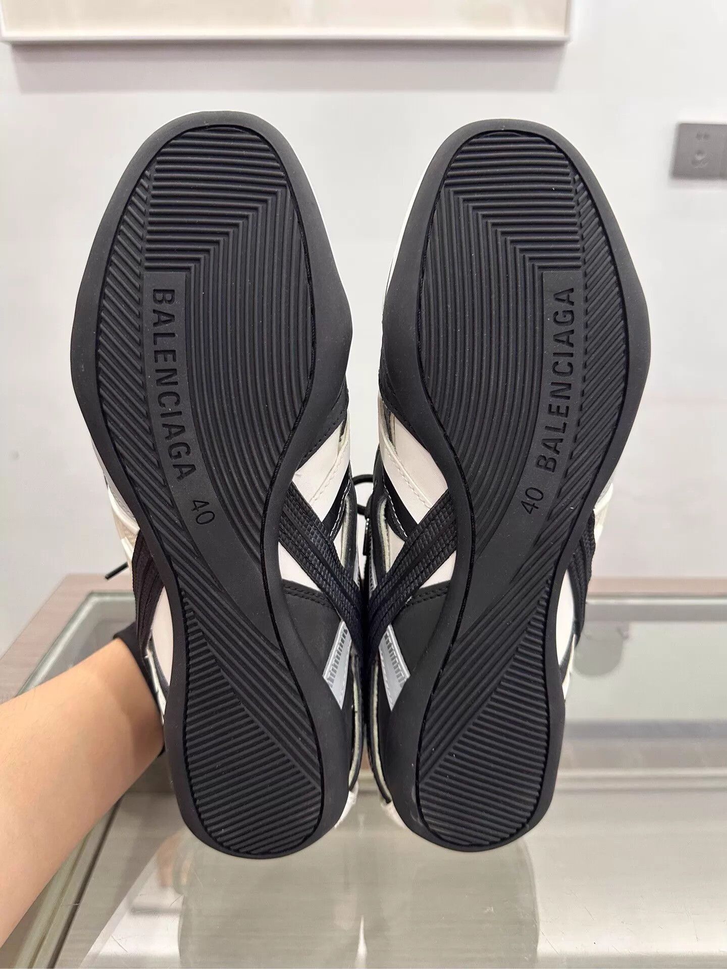 Balenciaga Multi Color Low-Top Sneakers Size 7 Size US 7 / EU 40 - 6 Thumbnail