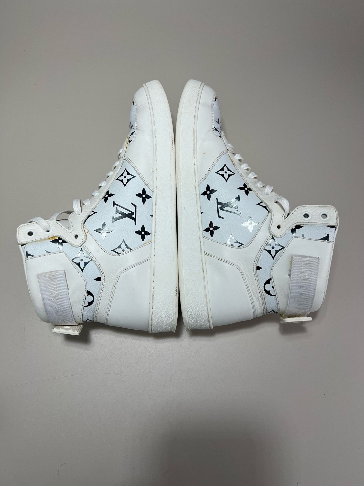 Louis Vuitton Louis Vuitton White Monogram High-Top Sneakers Size US 9 / EU 42 - 4 Thumbnail