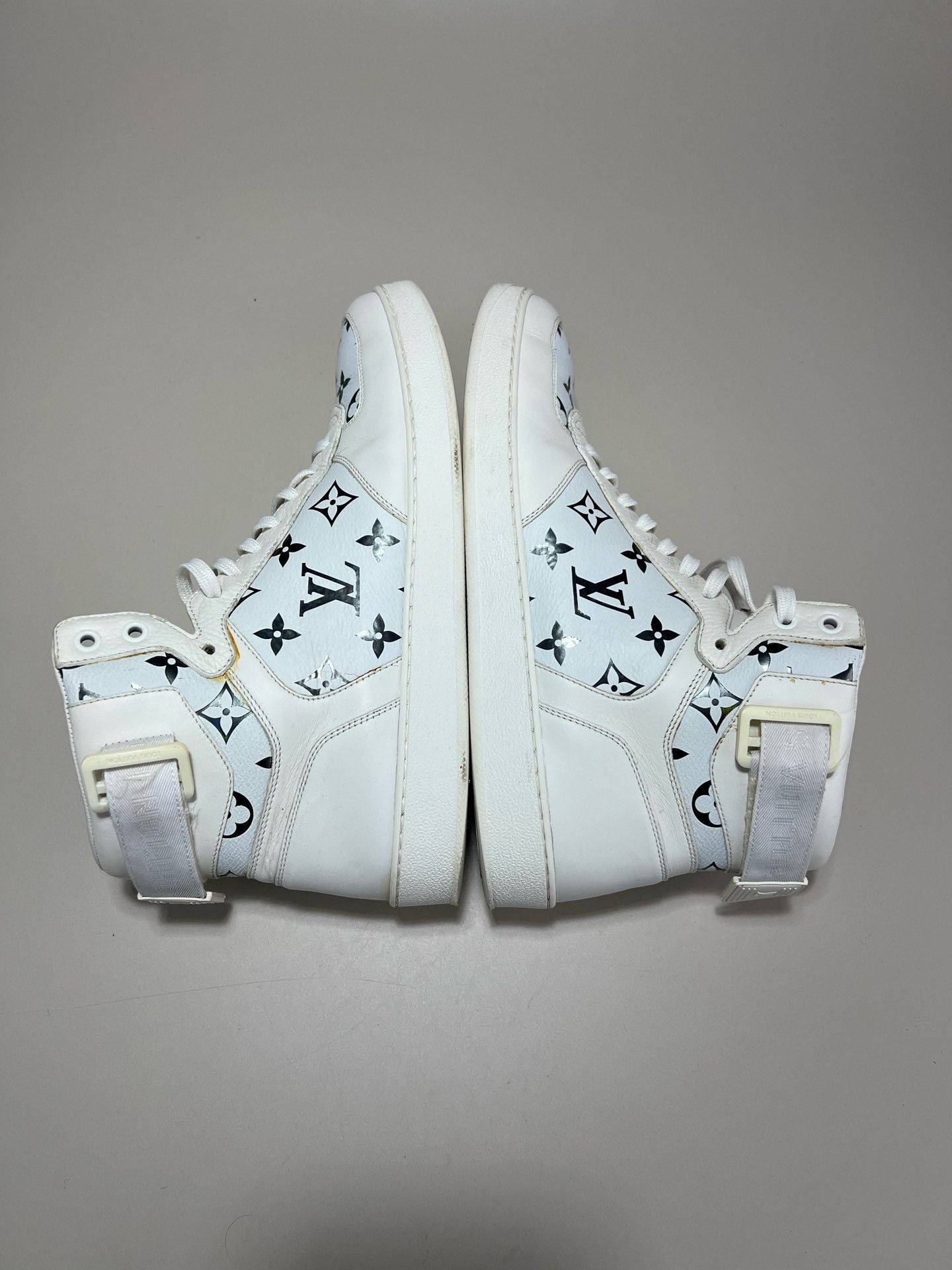 Louis Vuitton Louis Vuitton White Monogram High-Top Sneakers Size US 9 / EU 42 - 5 Thumbnail