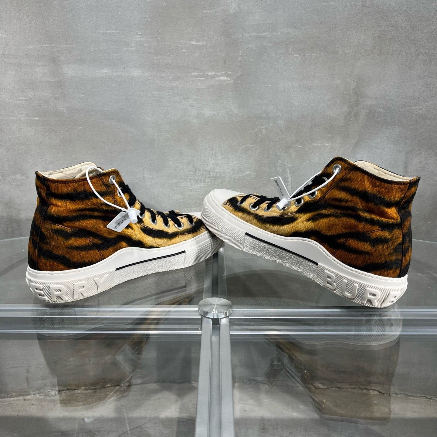 Burberry Burberry Tiger Print Sneakers Size US 9 / EU 42 - 5 Thumbnail