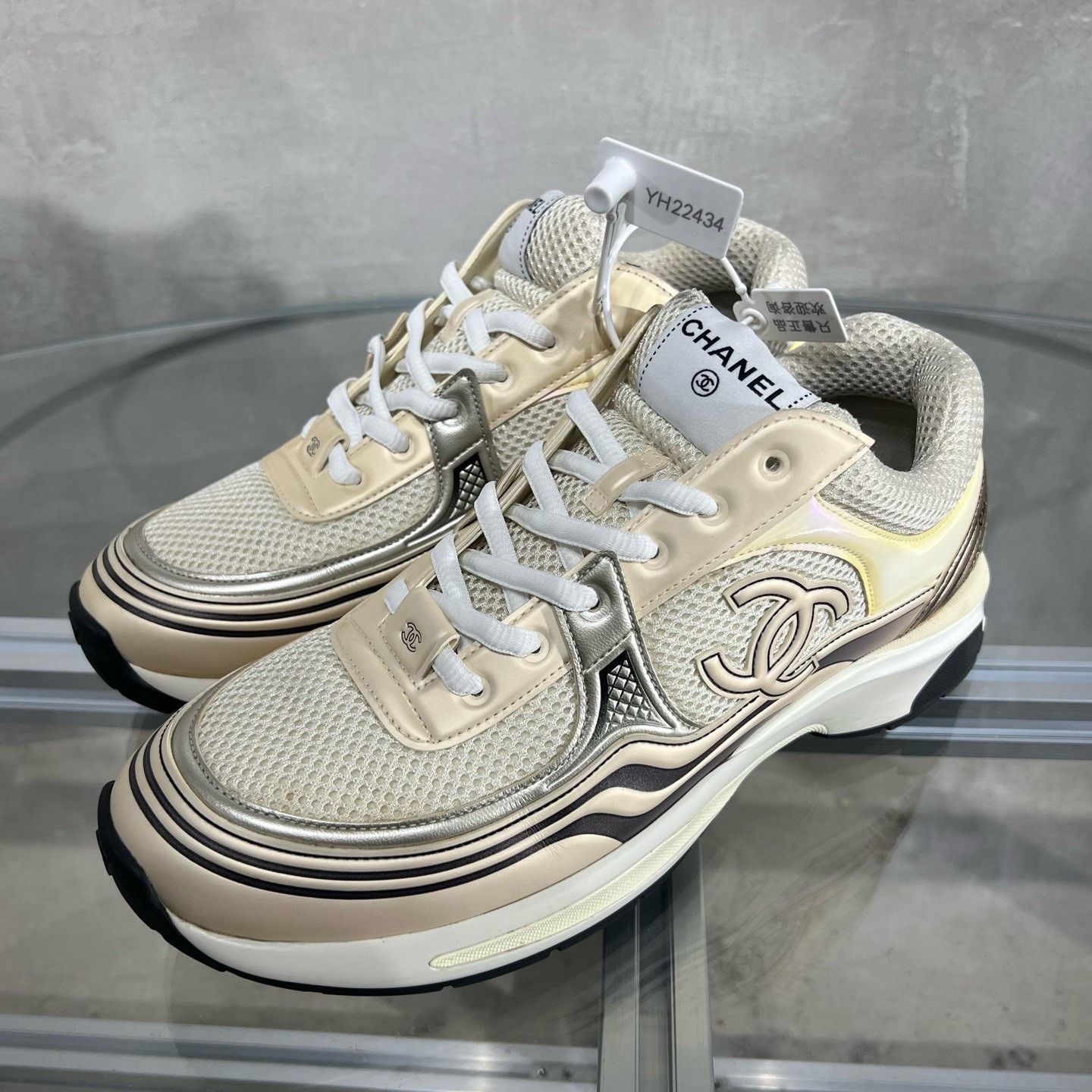 Chanel Chanel Gold Accent Sneakers Size US 9 / EU 42 - 2 Thumbnail
