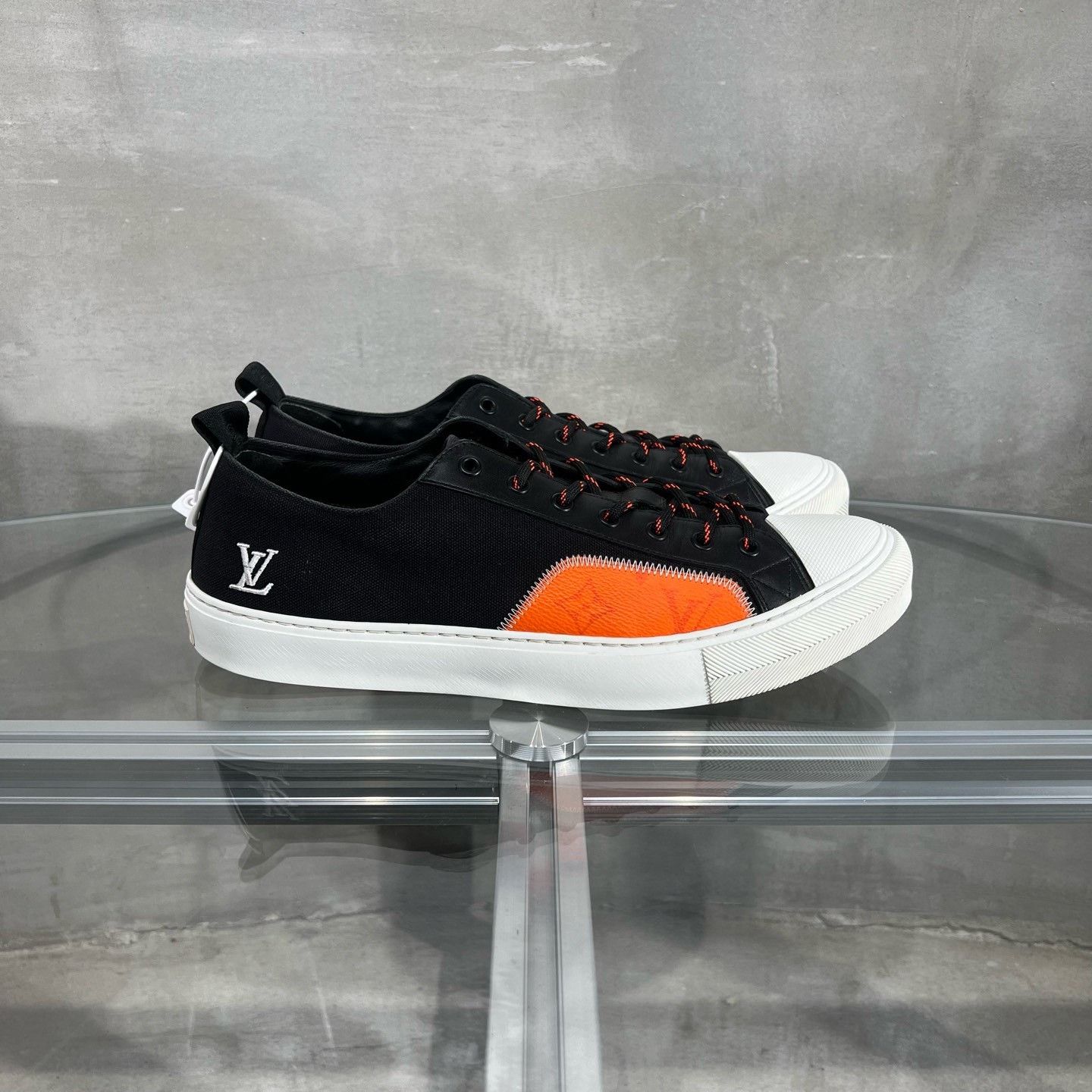 Louis Vuitton Louis Vuitton Monogram Black Orange Sneakers Size US 11 / EU 44 - 4 Thumbnail