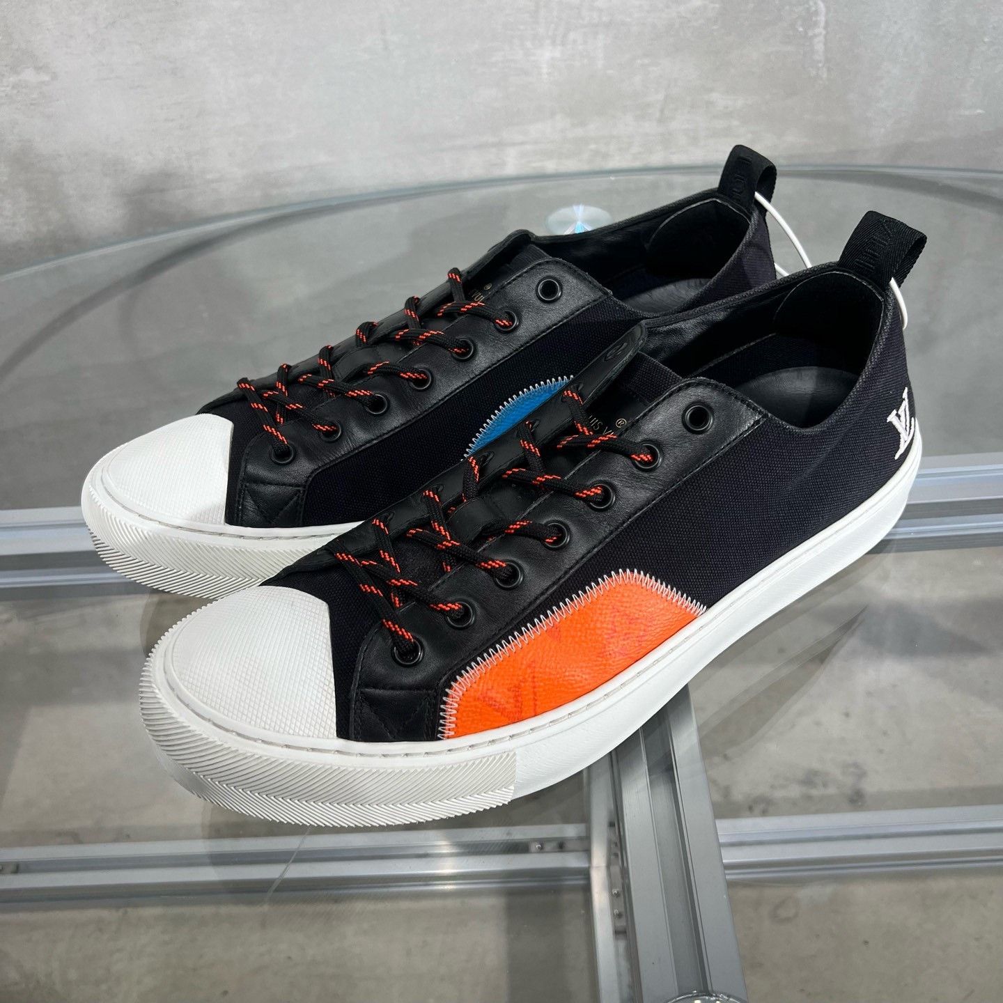 Louis Vuitton Louis Vuitton Monogram Black Orange Sneakers Size US 11 / EU 44 - 2 Thumbnail