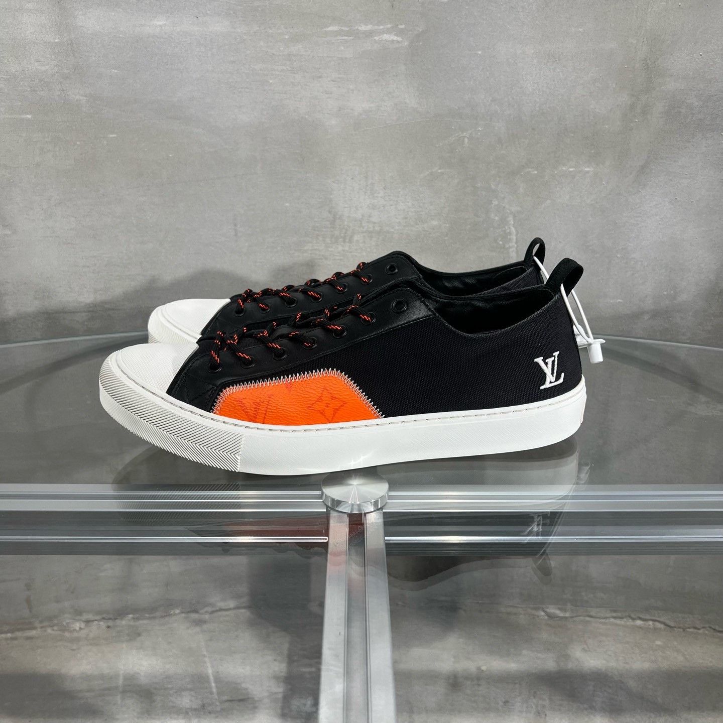 Louis Vuitton Louis Vuitton Monogram Black Orange Sneakers Size US 11 / EU 44 - 3 Thumbnail
