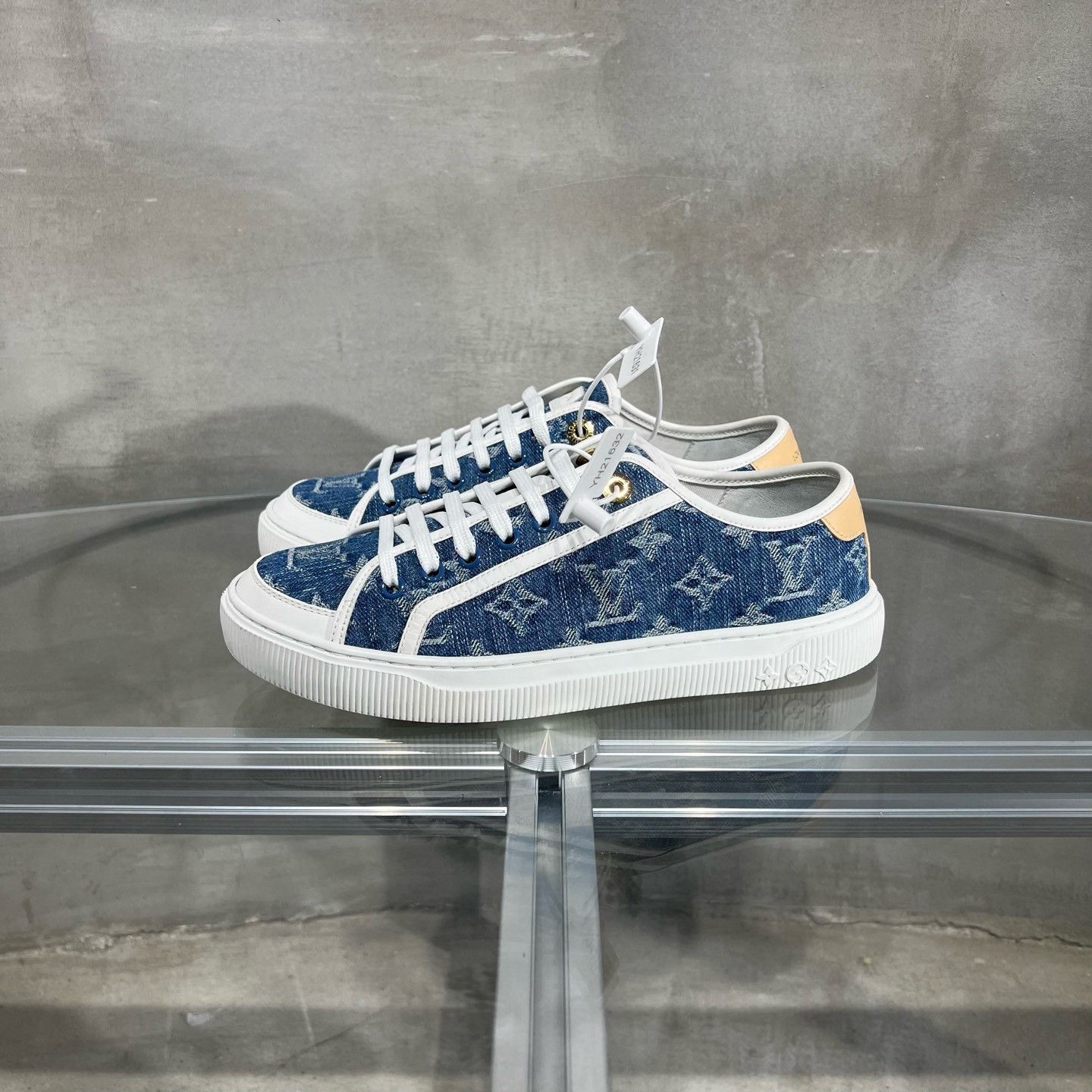 Louis Vuitton Louis Vuitton Blue Denim Monogram Sneakers Size US 7.5 / IT 37.5 - 3 Thumbnail