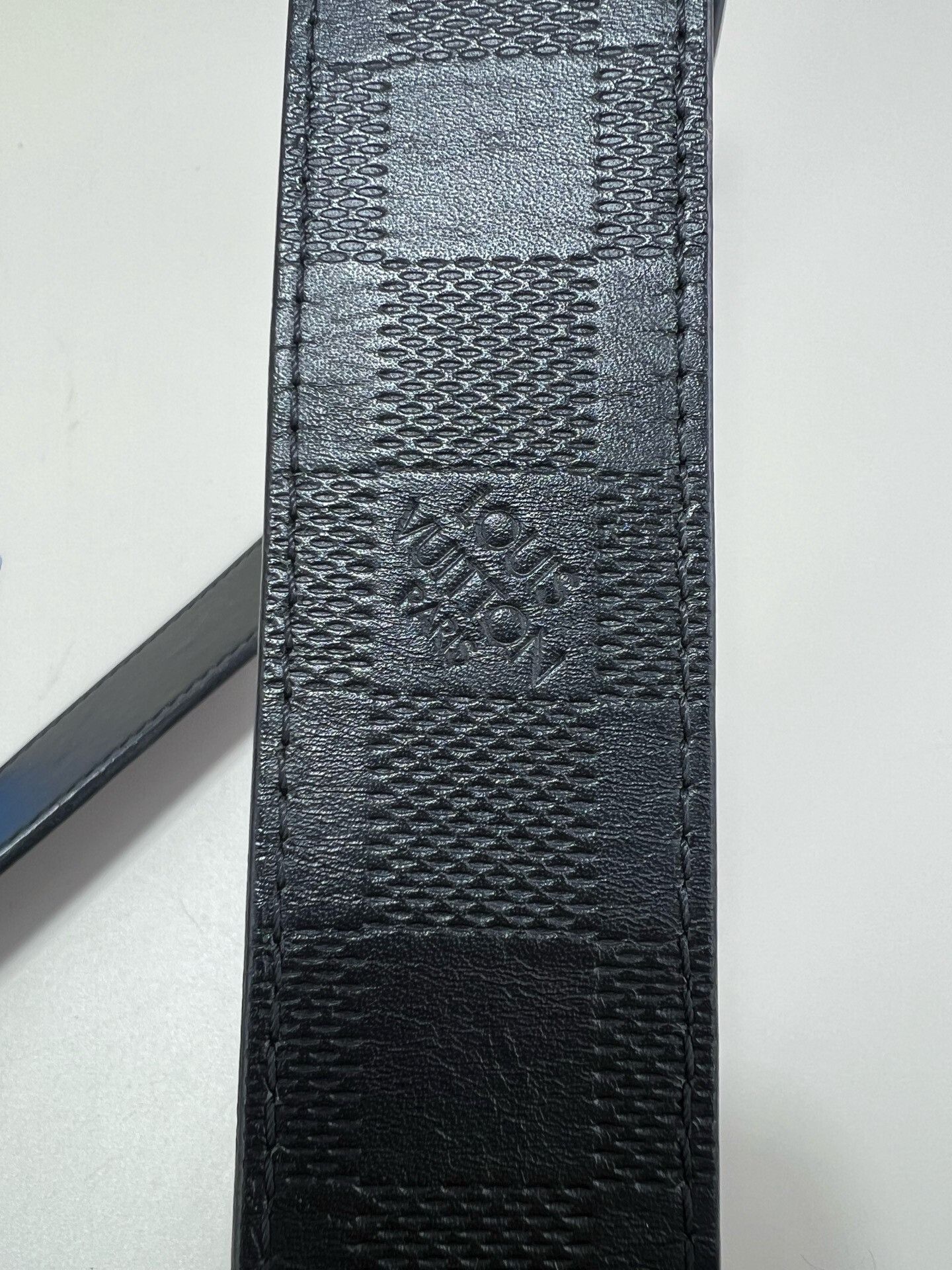 Louis Vuitton Louis Vuitton Black Checkered Belt Size ONE SIZE - 7 Thumbnail