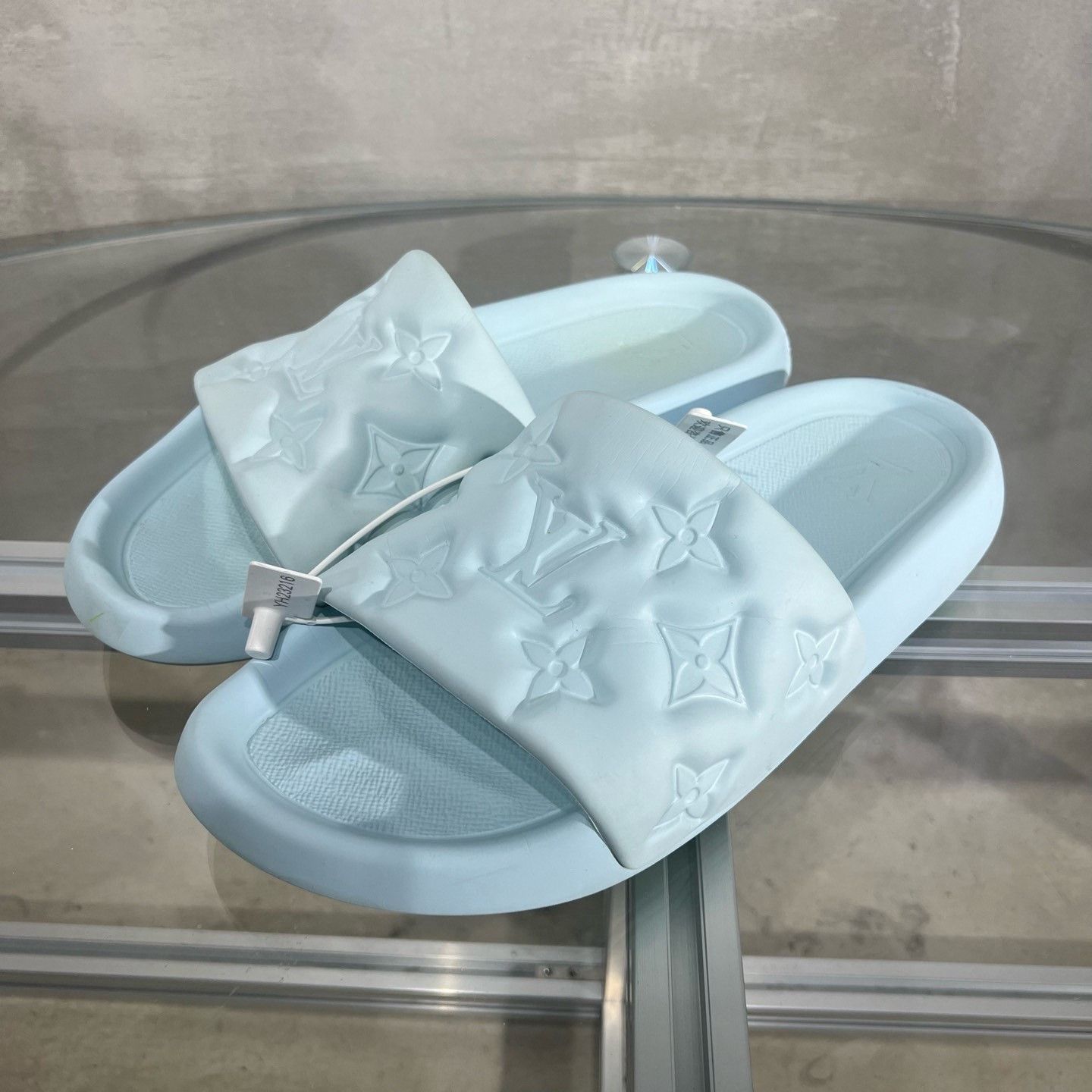 Louis Vuitton Louis Vuitton Monogram Embossed Slippers Size US 9 / EU 42 - 2 Thumbnail