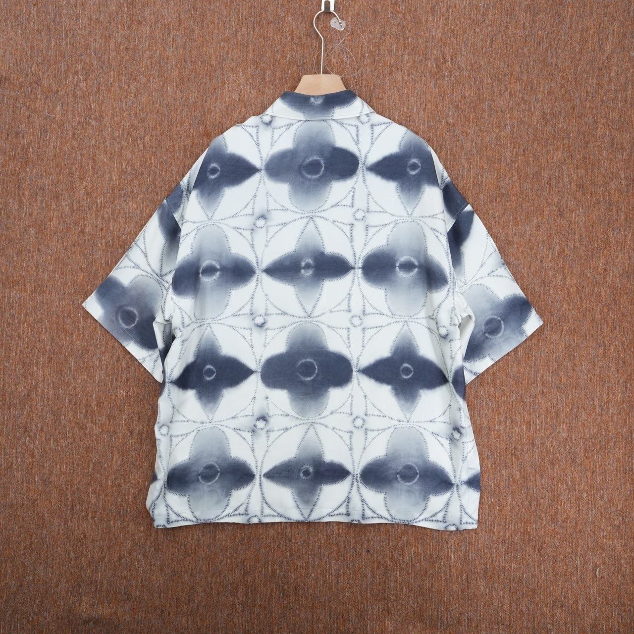 Louis Vuitton Louis Vuitton Silk Tie-Dye Short-Sleeve Shirt Size XS / US 0-2 / IT 36-38 - 2 Thumbnail