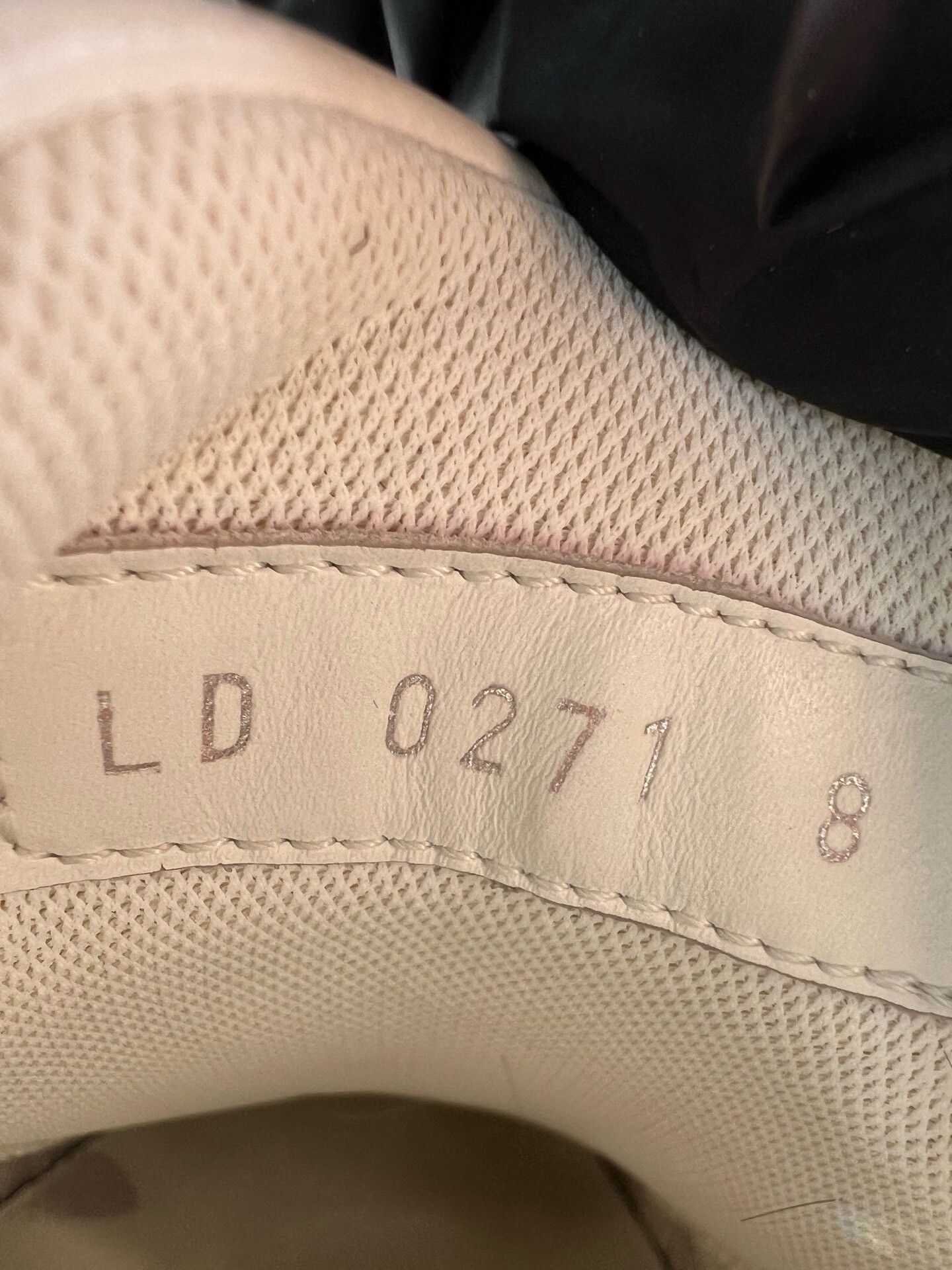 Louis Vuitton Louis Vuitton White Embossed Logo Low-Top Sneakers Size US 9 / EU 42 - 7 Thumbnail