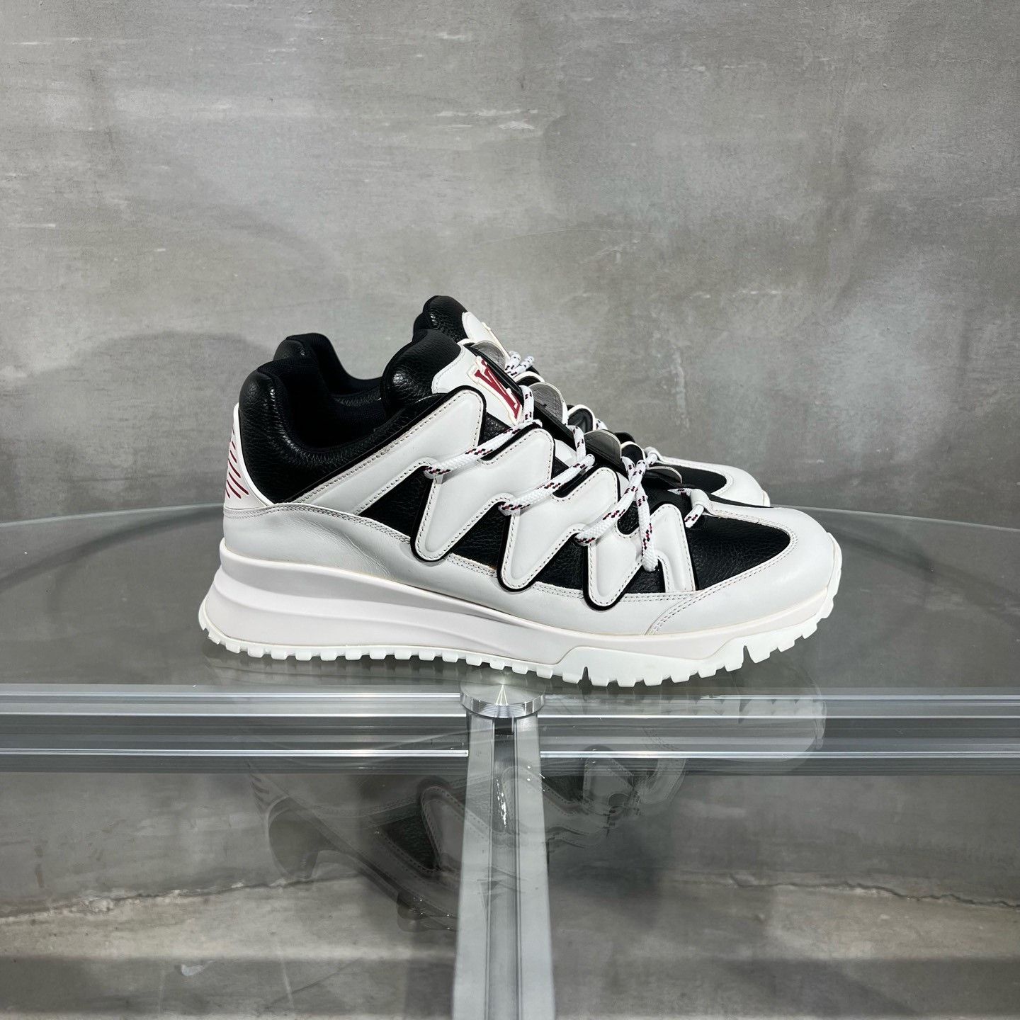 Louis Vuitton Louis Vuitton LV Sports Shoes Size US 10.5 / EU 43-44 - 4 Thumbnail