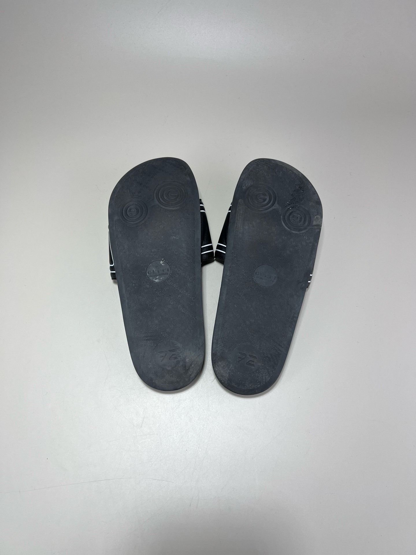 Gucci Gucci Embossed Letter Slide Sandals Size US 10 / EU 43 - 7 Thumbnail