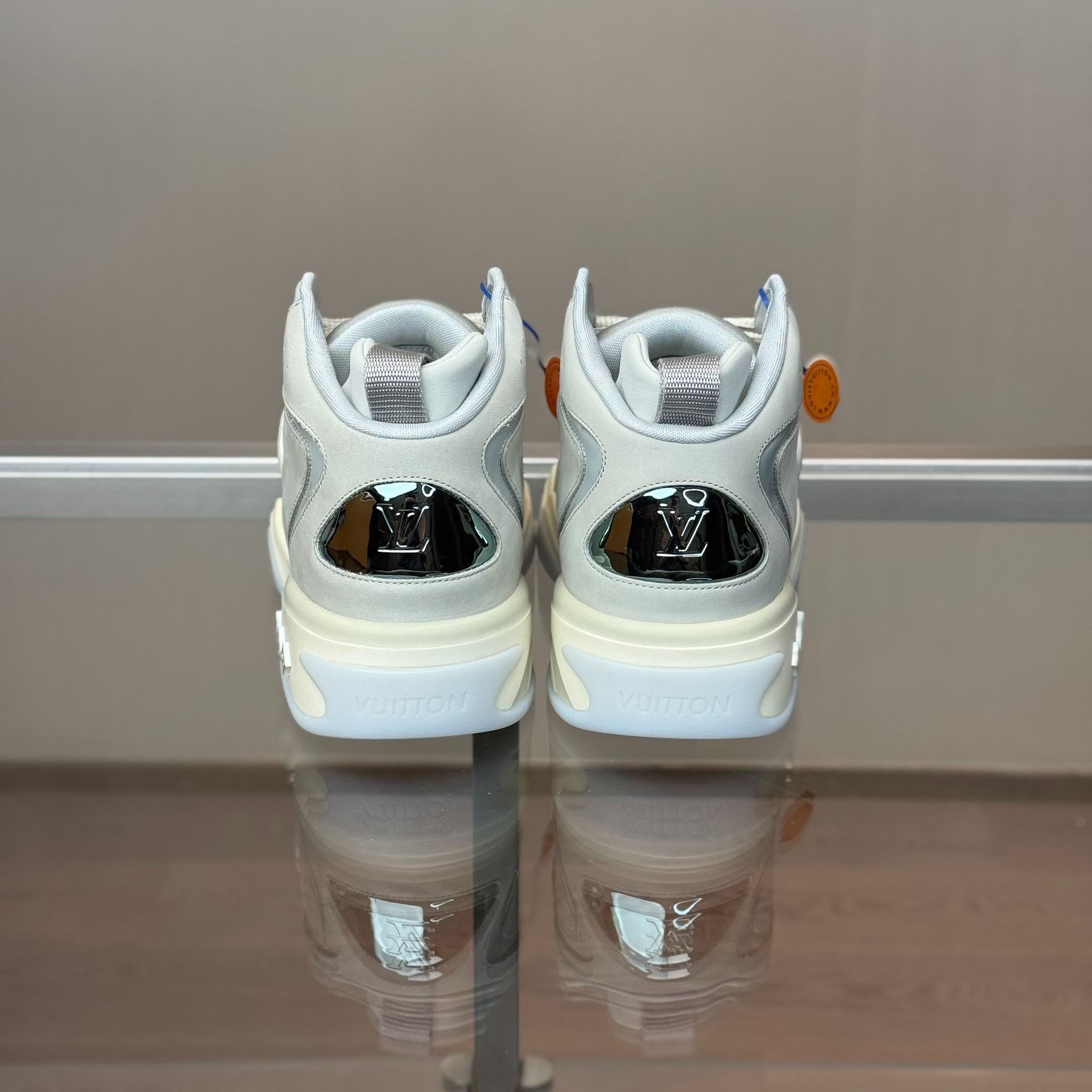 Louis Vuitton Louis Vuitton LV TRAINER 2.0 High Top Size US 7 / EU 40 - 4 Thumbnail