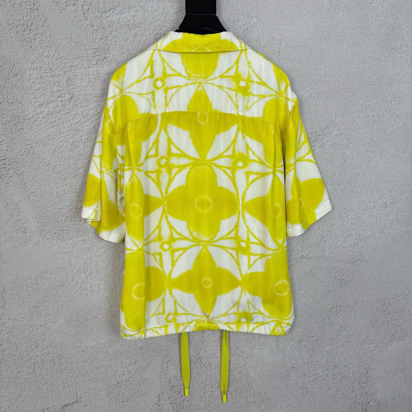Louis Vuitton Louis Vuitton SS23 Tie-Dye Logo Drawstring Shirt Size US S / EU 44-46 / 1 - 2 Thumbnail