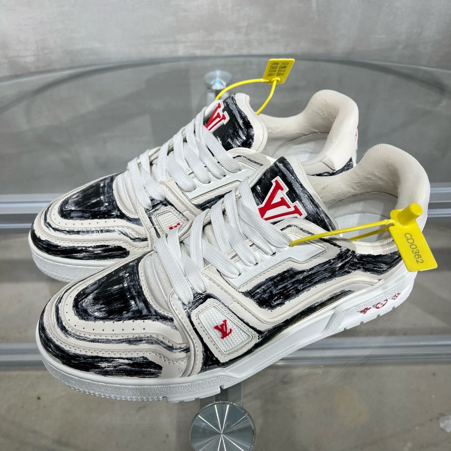 Louis Vuitton Louis Vuitton LV Trainer Black White Graffiti Size US 7 / EU 40 - 2 Thumbnail