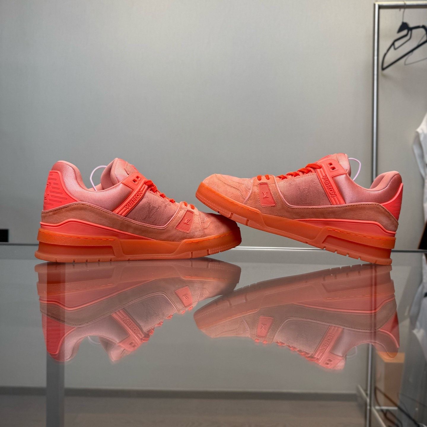 Louis Vuitton Louis Vuitton LV Trainer Orange Monogram Denim Size US 9.5 / EU 42-43 - 6 Thumbnail