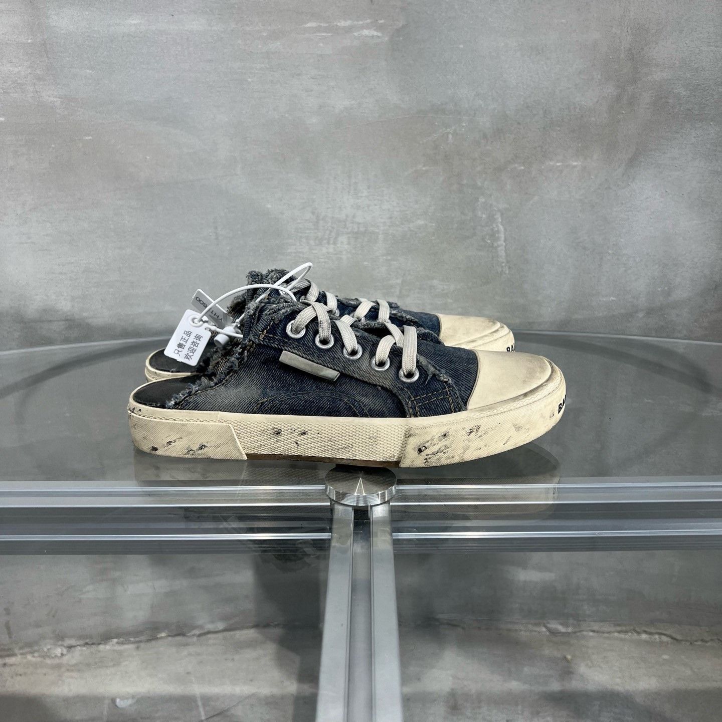 Balenciaga Balenciaga Paris Distressed Denim Mules Size US 5 / IT 35 - 4 Thumbnail