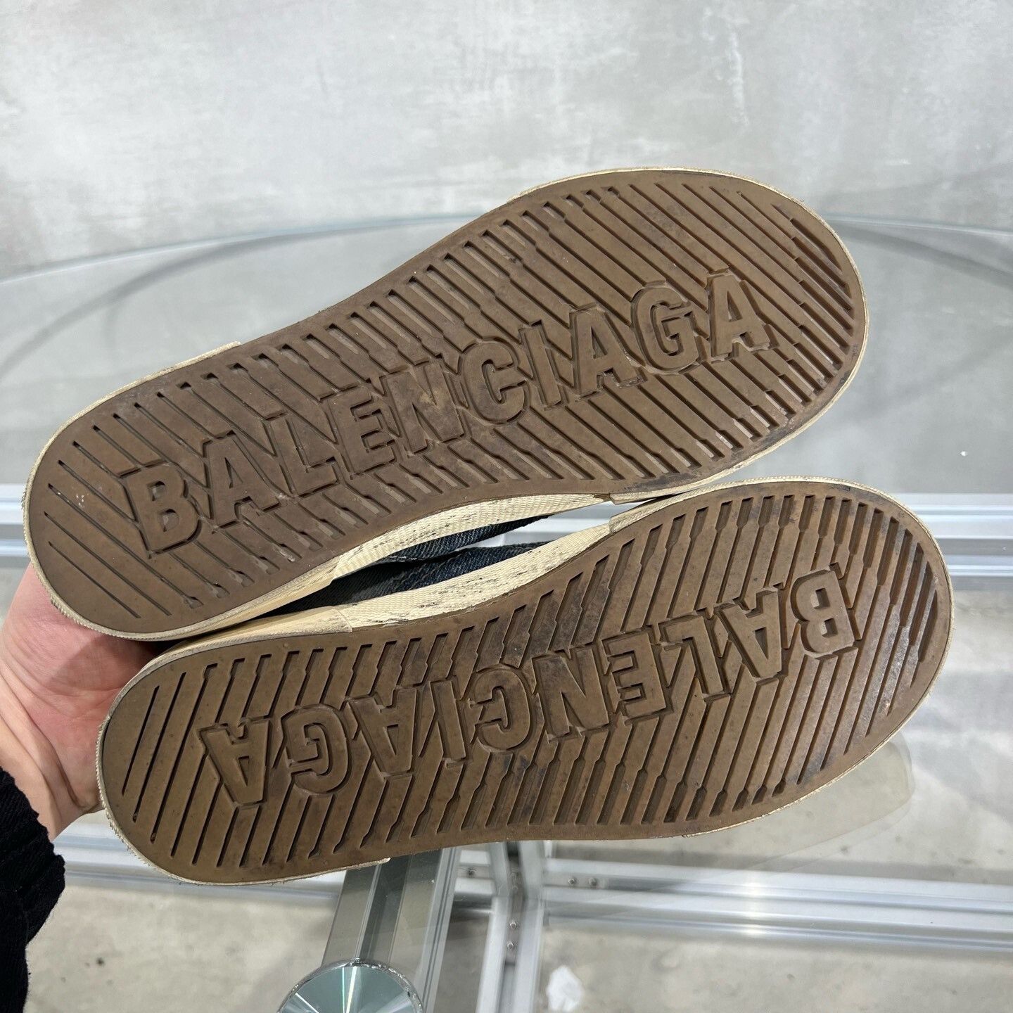 Balenciaga Balenciaga Paris Distressed Denim Mules Size US 5 / IT 35 - 7 Thumbnail