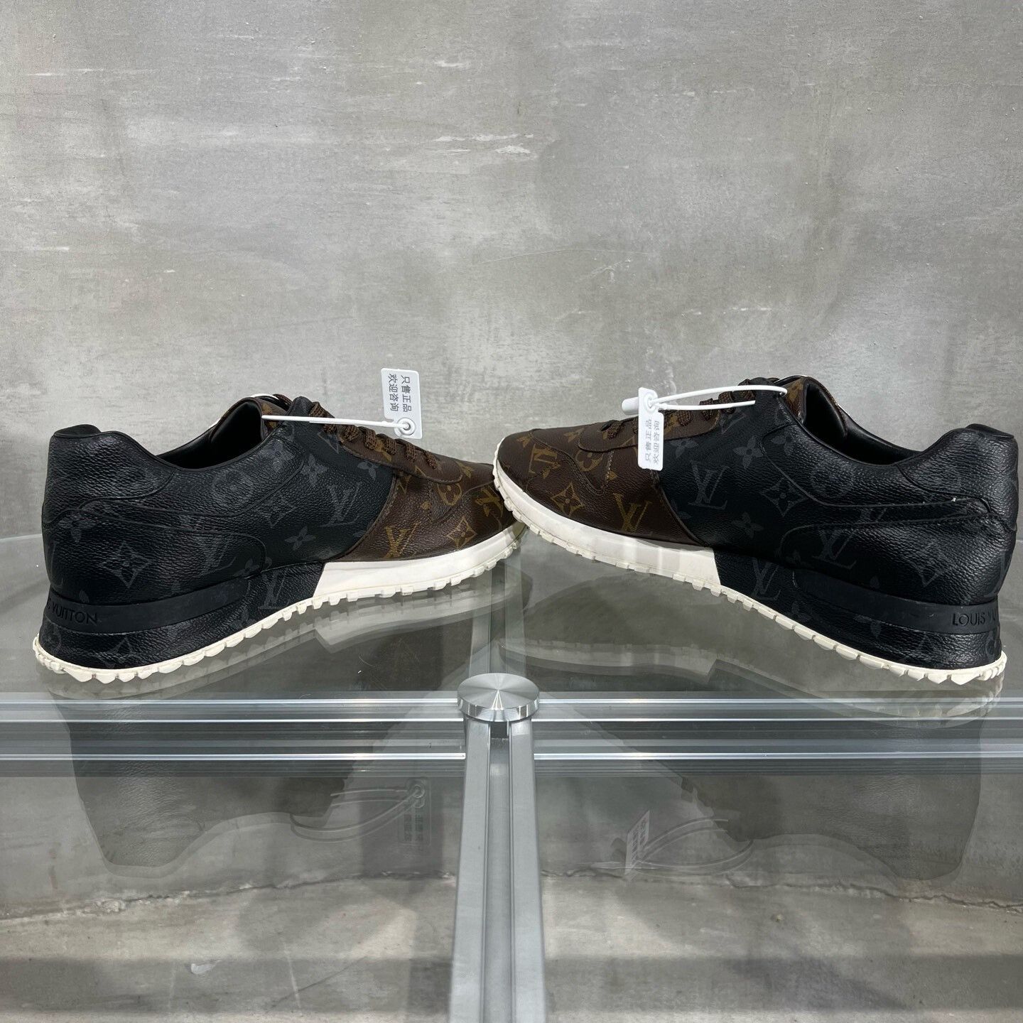 Louis Vuitton Louis Vuitton Run Away Monogram Sneakers Size US 11 / EU 44 - 5 Thumbnail