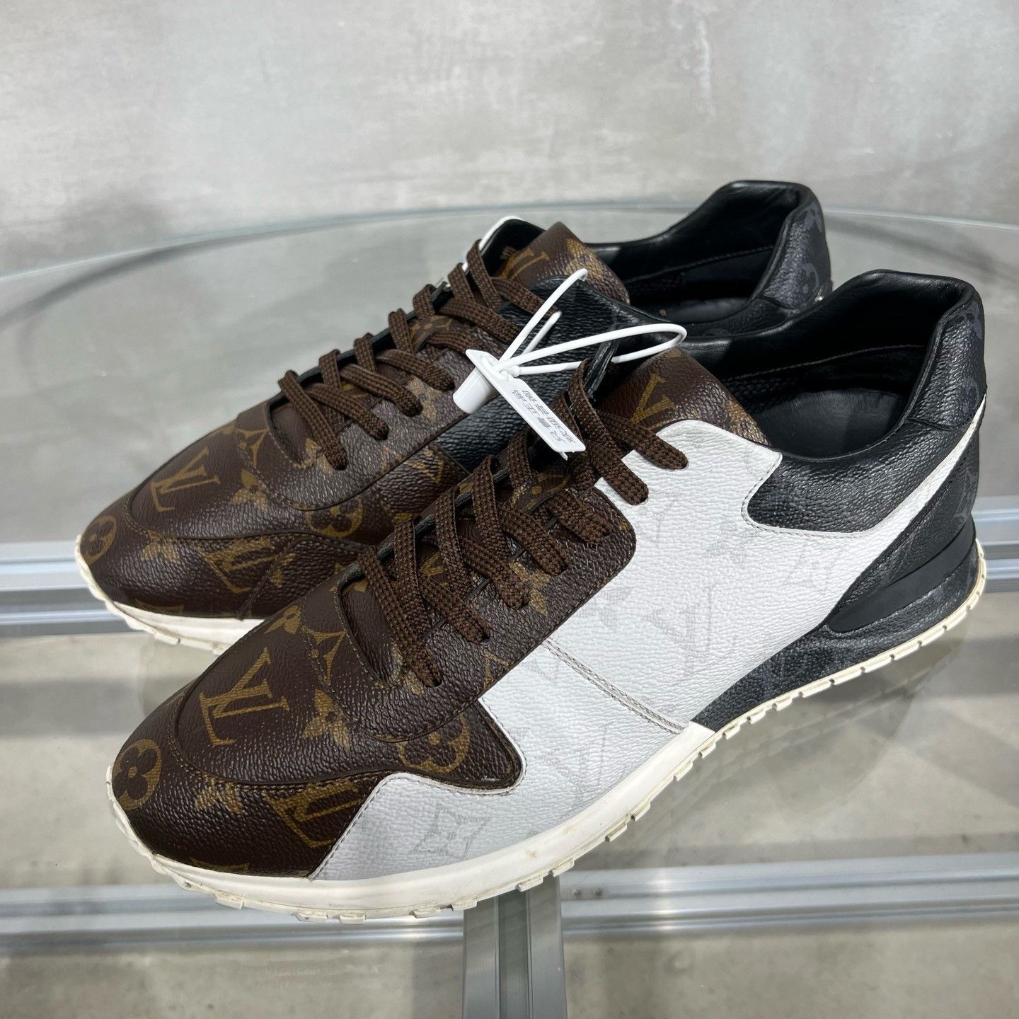 Louis Vuitton Louis Vuitton Run Away Monogram Sneakers Size US 11 / EU 44 - 2 Thumbnail