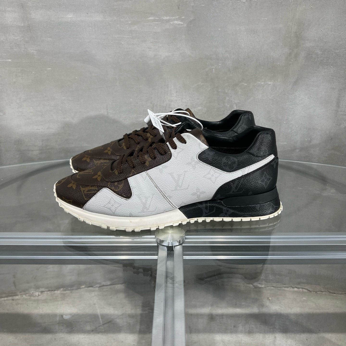 Louis Vuitton Louis Vuitton Run Away Monogram Sneakers Size US 11 / EU 44 - 3 Thumbnail