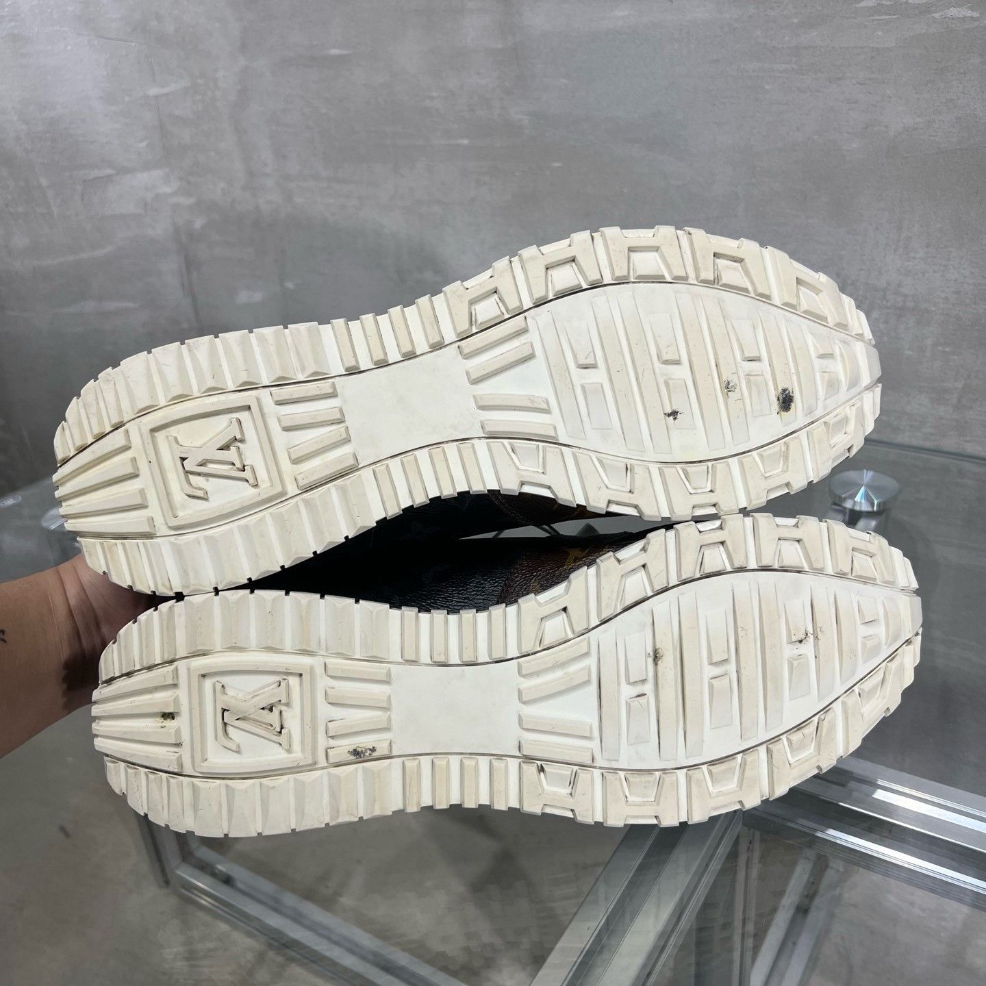 Louis Vuitton Louis Vuitton Run Away Monogram Sneakers Size US 11 / EU 44 - 7 Thumbnail