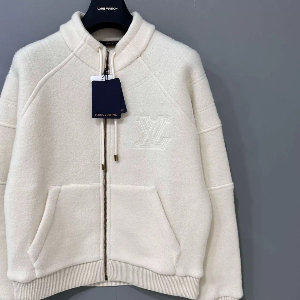 Louis Vuitton Louis Vuitton SS25 Solid Wool Chest Logo Coat Size US XS / EU 42 / 0 - 2 Thumbnail