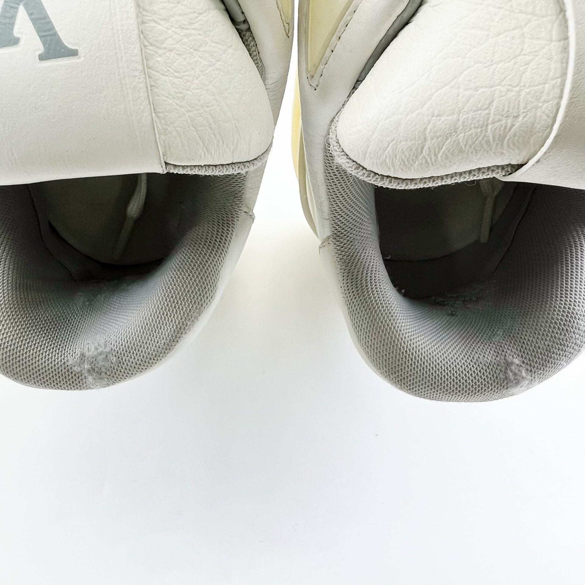 Louis Vuitton LV White Embossed Low-Top Casual Sneakers Size US 7 / EU 40 - 7 Thumbnail