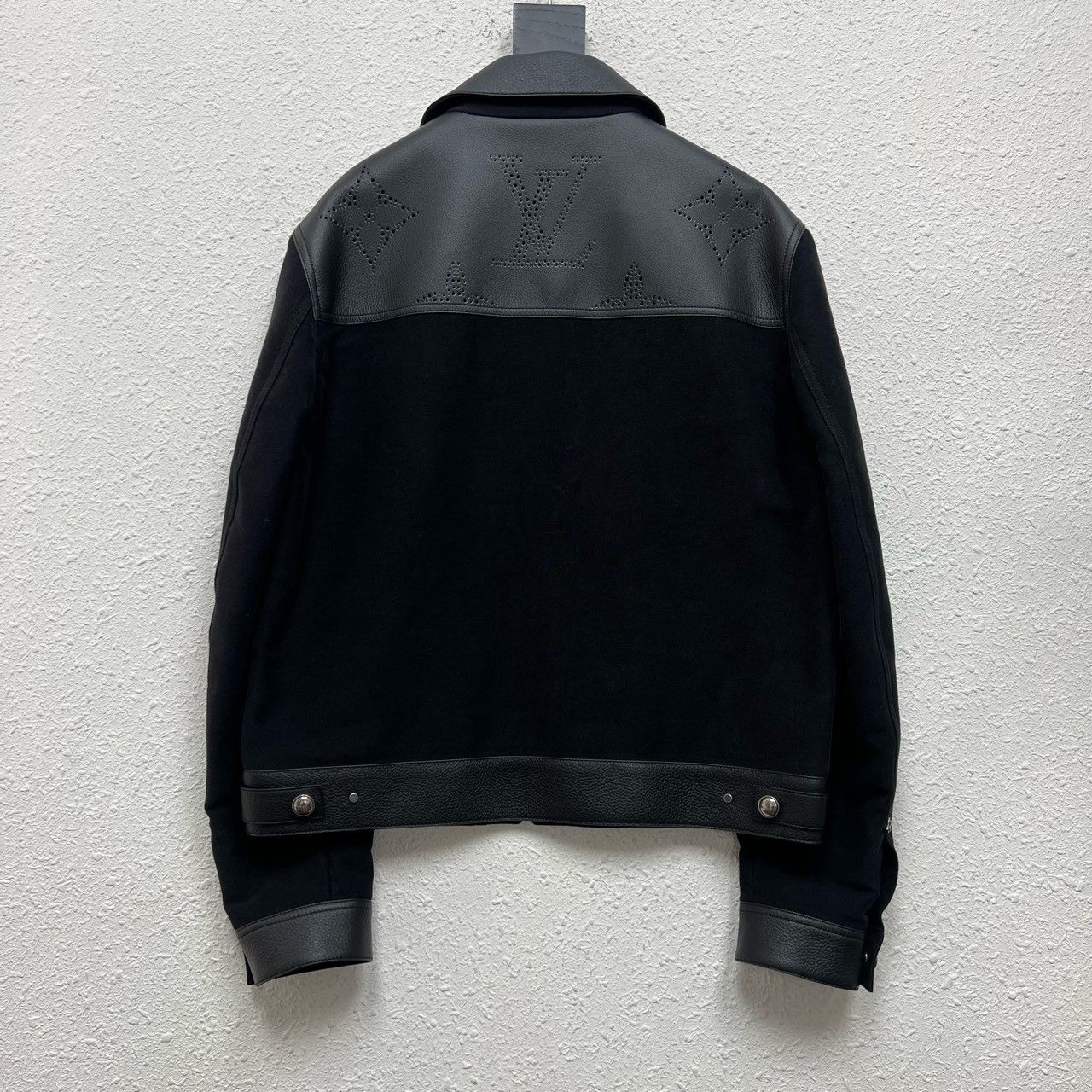 Louis Vuitton Louis Vuitton 2025 Capsule Cutout Logo Leather Jacket Size US M / EU 48-50 / 2 - 2 Thumbnail