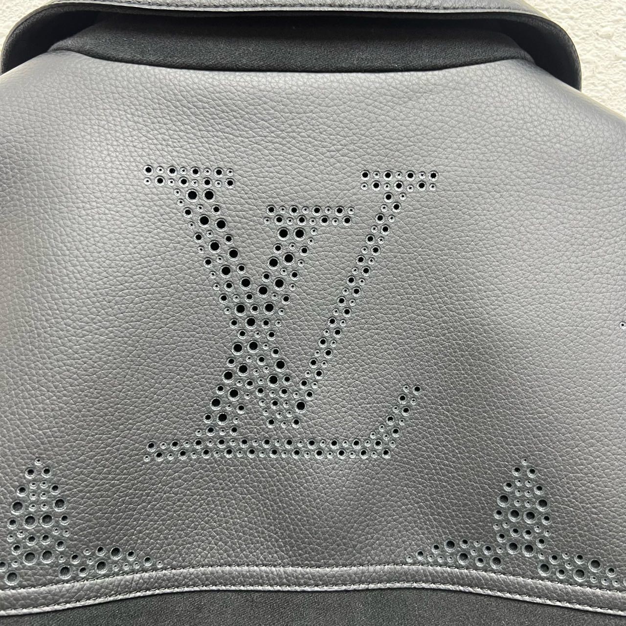 Louis Vuitton Louis Vuitton 2025 Capsule Cutout Logo Leather Jacket Size US M / EU 48-50 / 2 - 3 Thumbnail