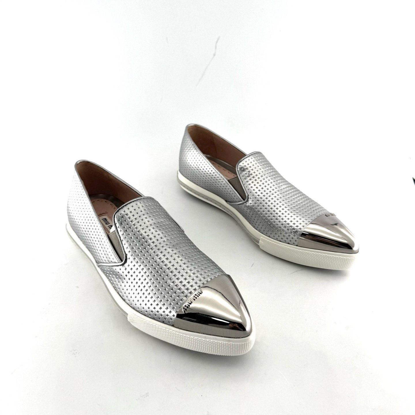 Miu Miu Miu Miu Silver Pointed-Toe Low-Top Shoes Size US 5.5 / IT 35.5 - 3 Thumbnail
