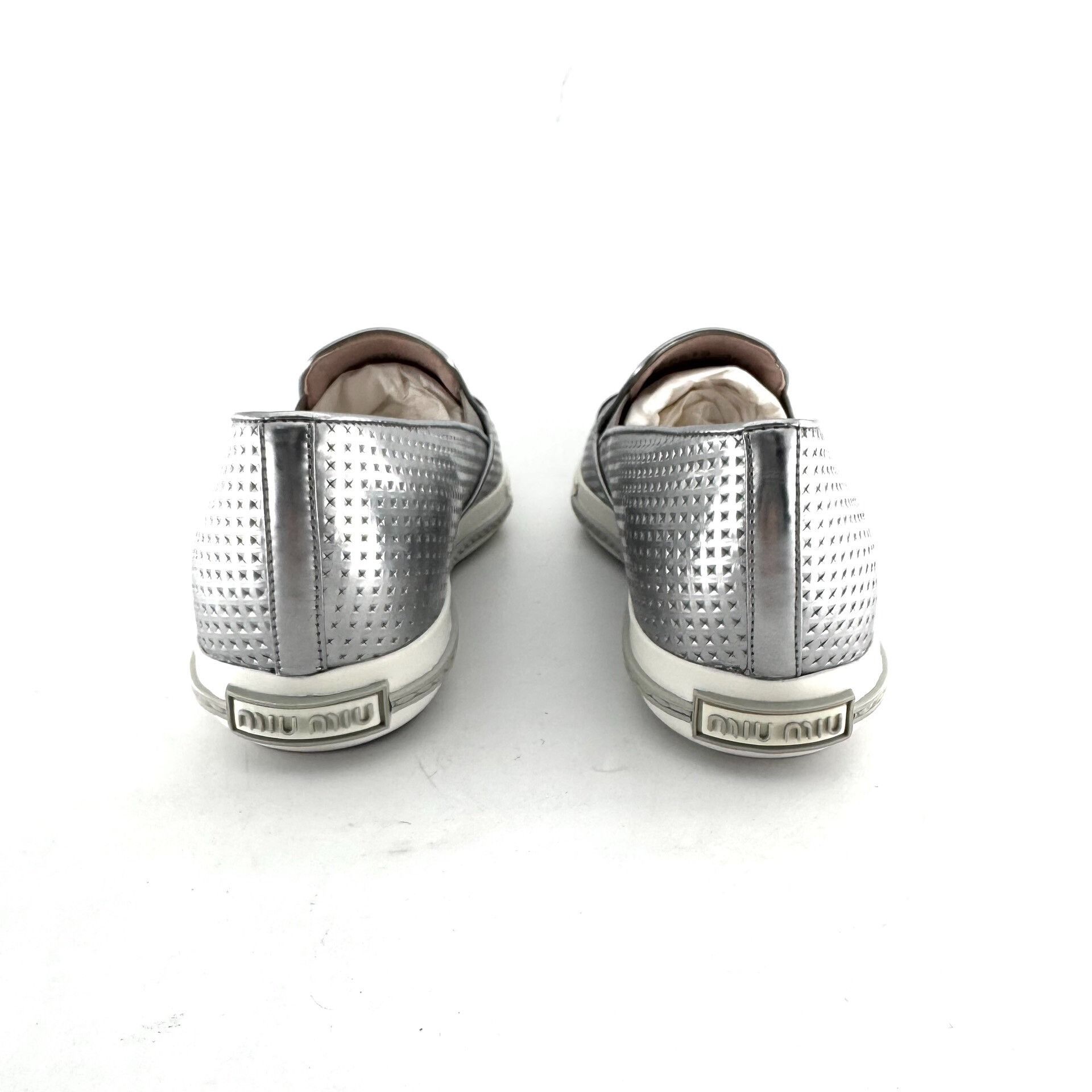 Miu Miu Miu Miu Silver Pointed-Toe Low-Top Shoes Size US 5.5 / IT 35.5 - 4 Thumbnail